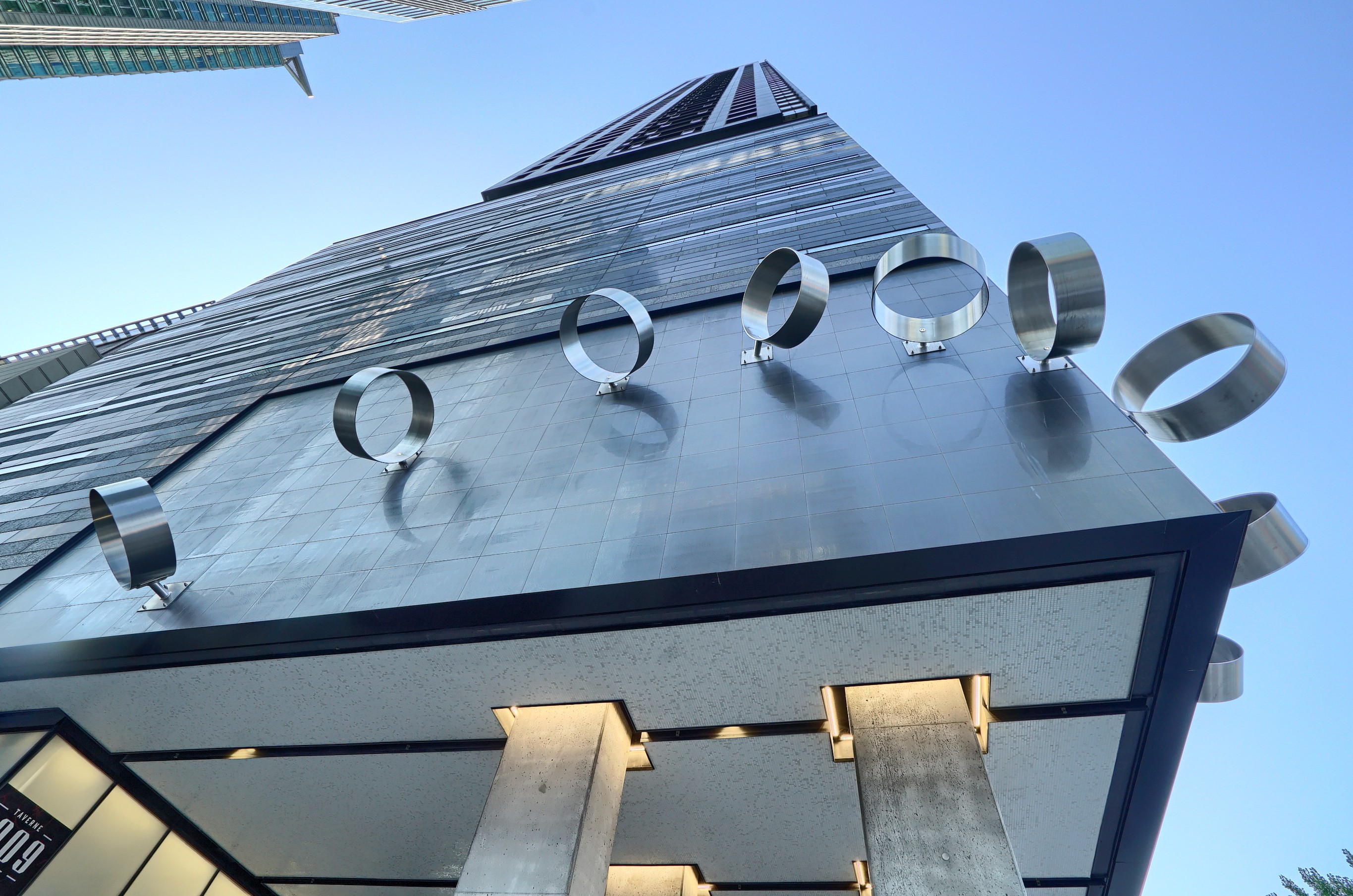 Corporate_Housing_Montreal_at_Tour_des_Canadiens_fr