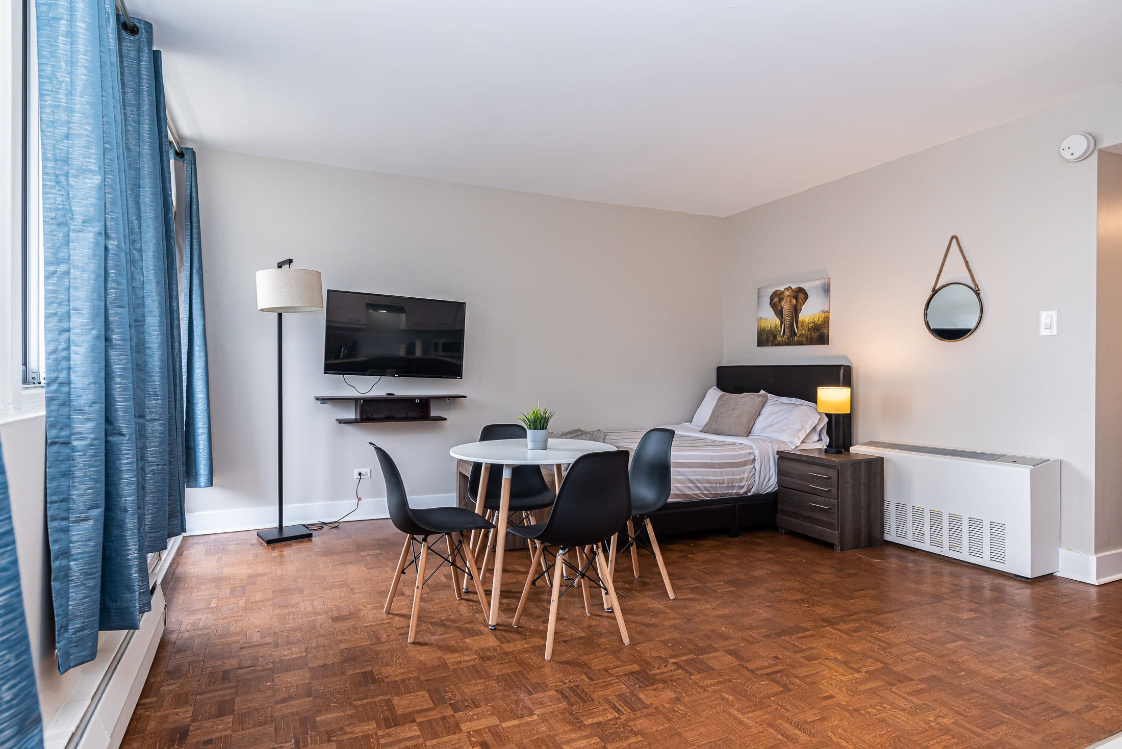 Horizon_8b_Tv_view_and_sitting