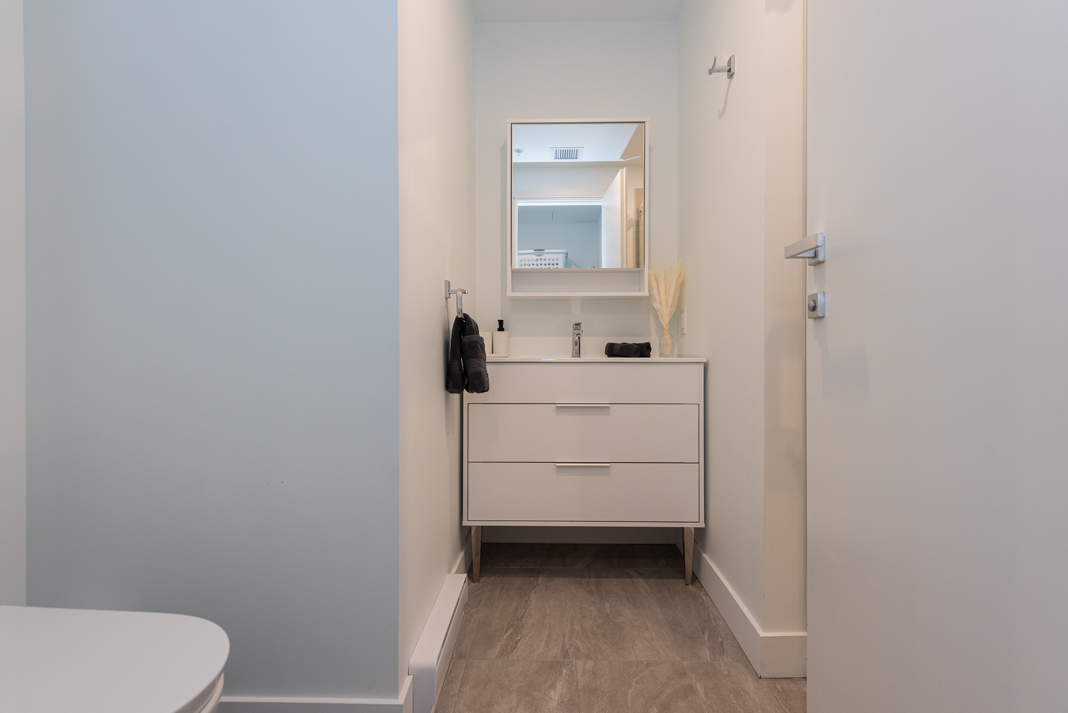 Le_George_12-washroom-drawer