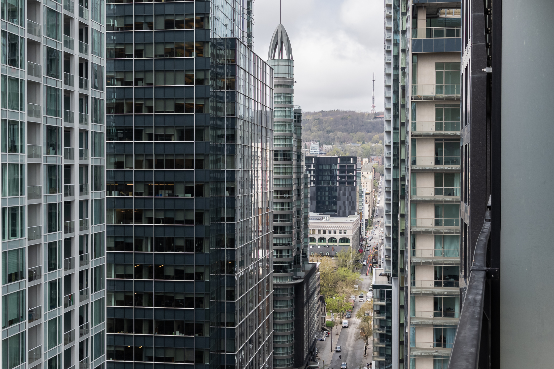 Tour-des-canadiens_2110_outside_building2