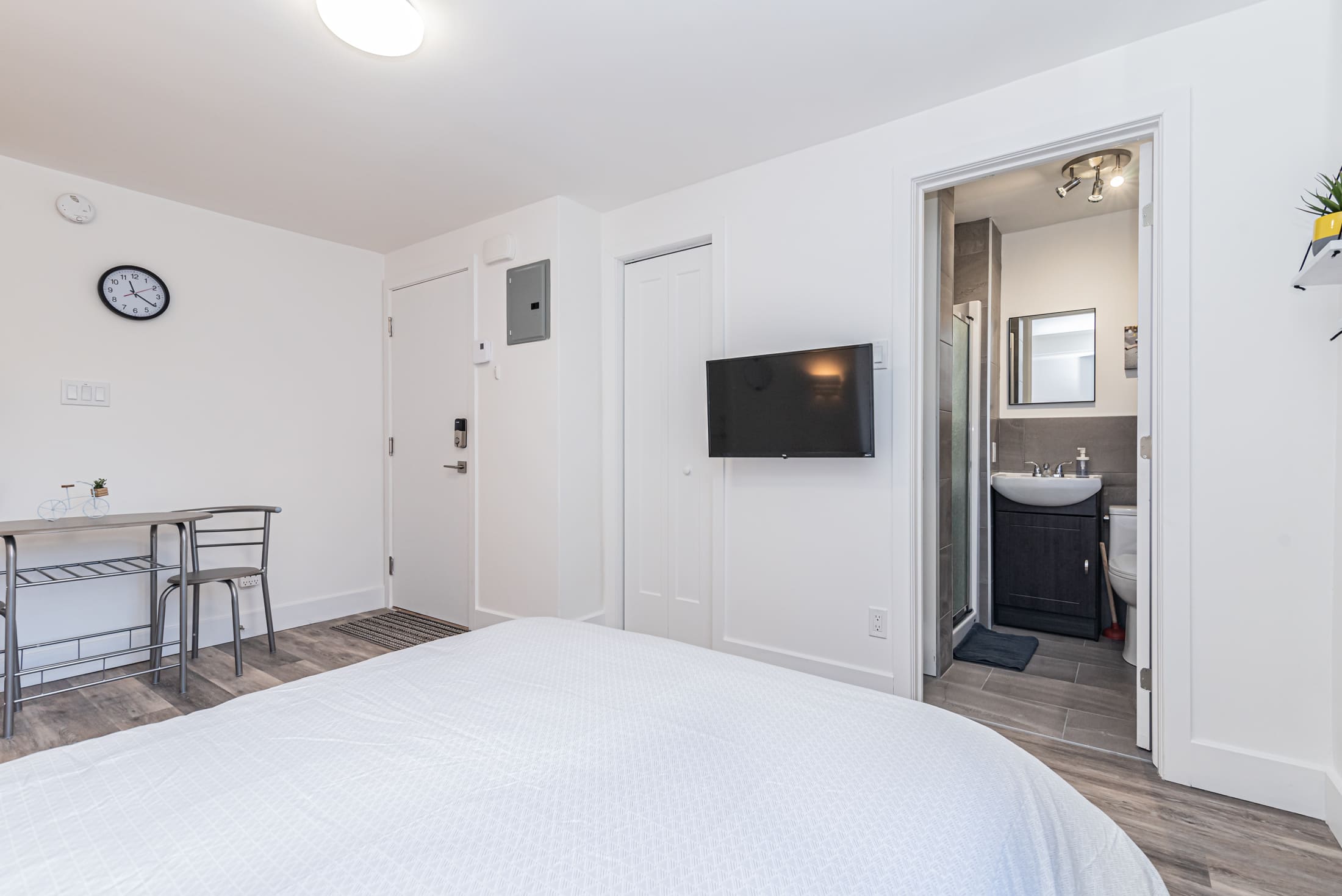 atateken-suites-4-TV_view