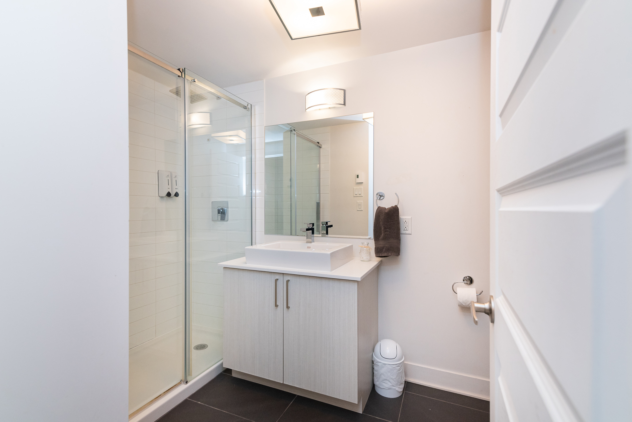 bc-7b_washroom_drawer