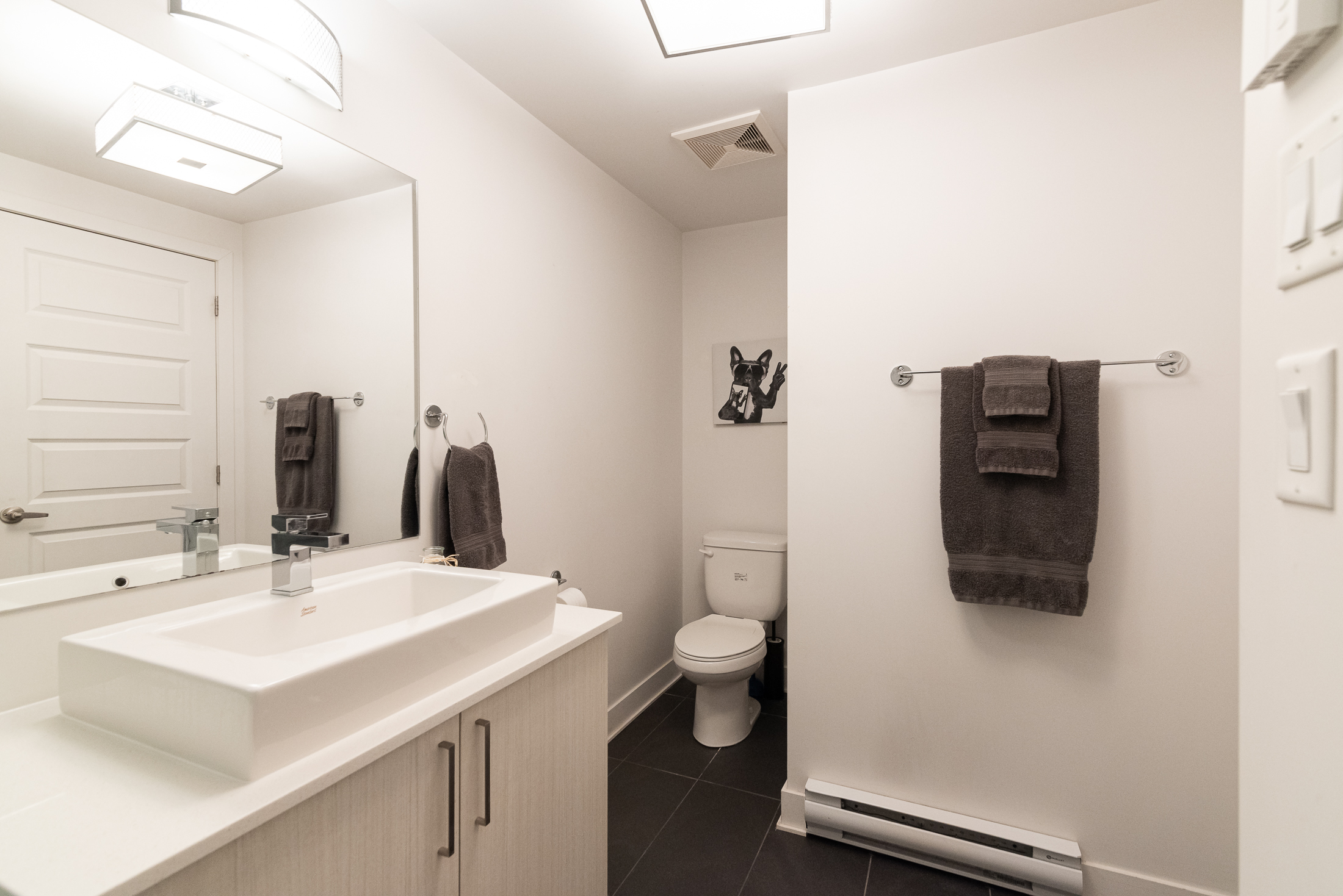 bc-7b_washroom_towel_area