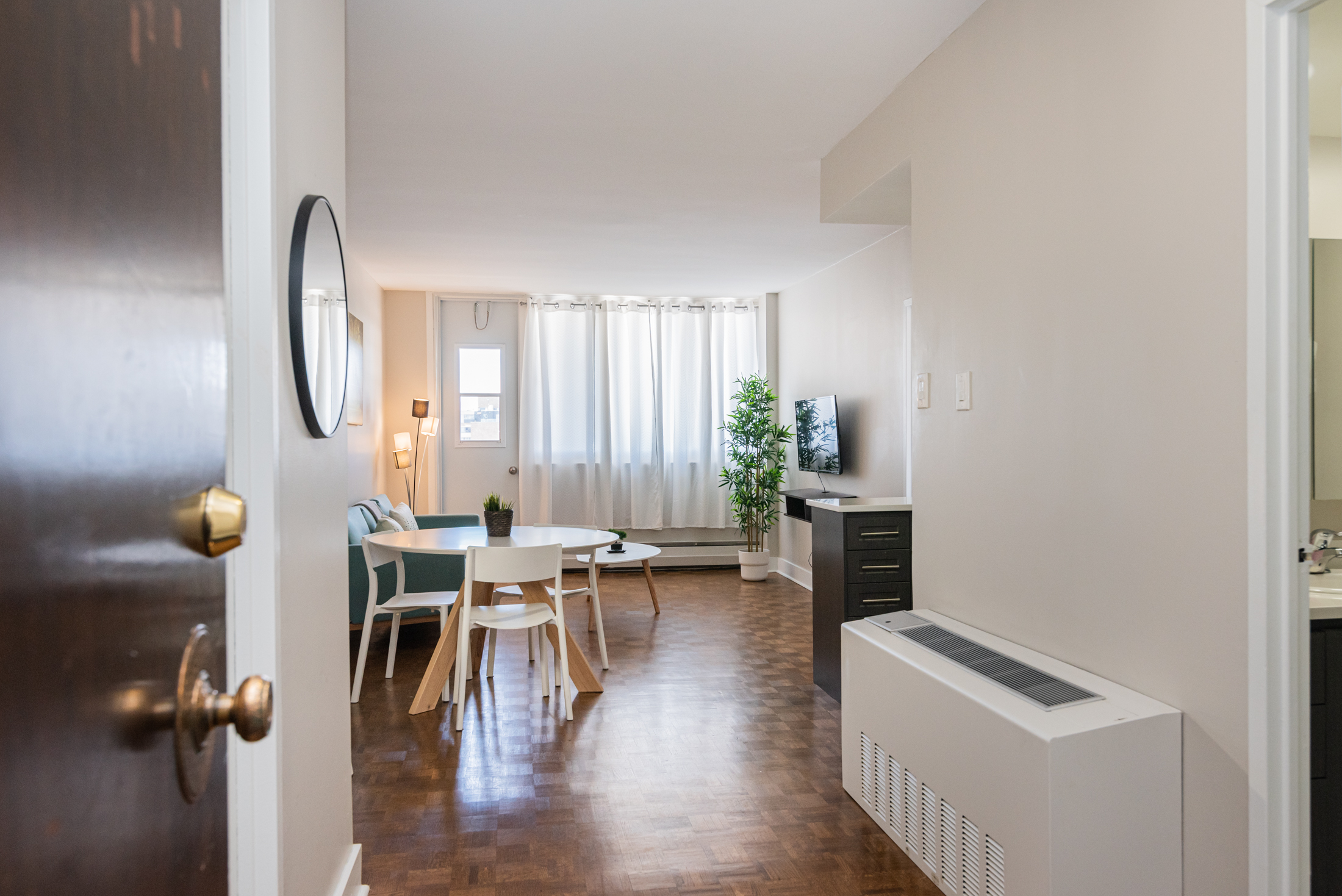 horizon__18A_living_room_entry