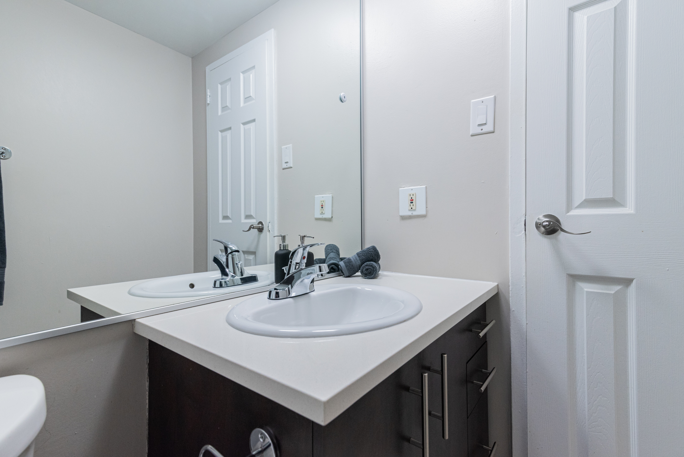 horizon__9A_washroom_mirror