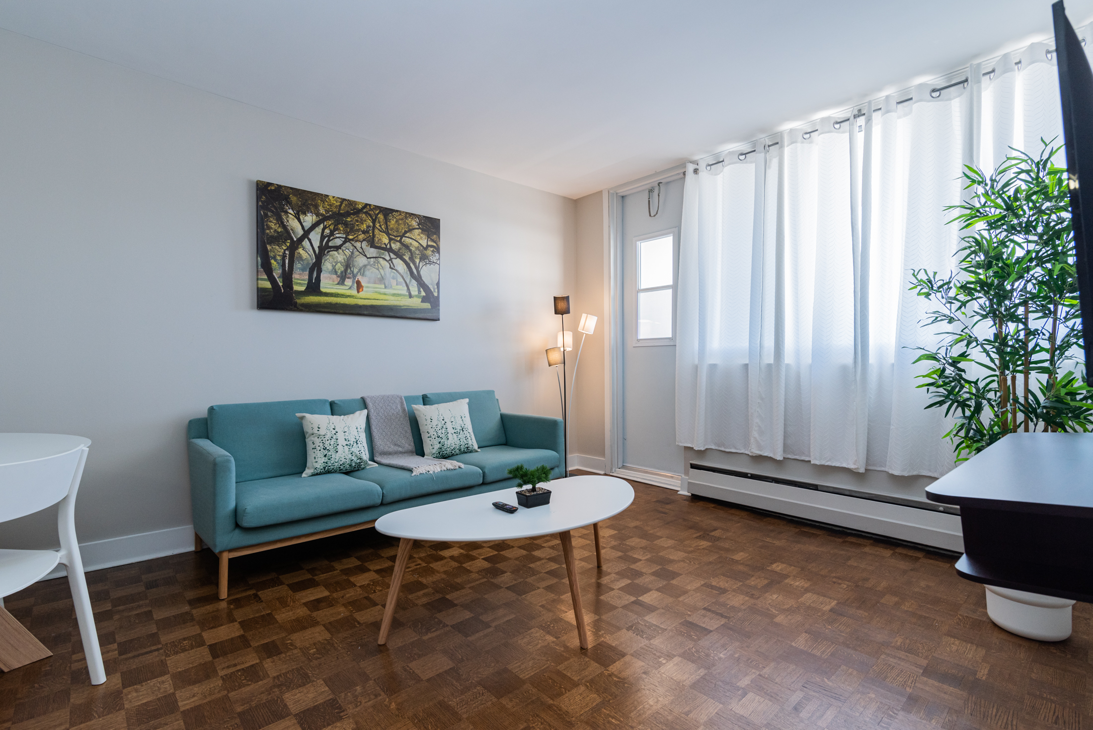 horizon_living_room_sitiing2