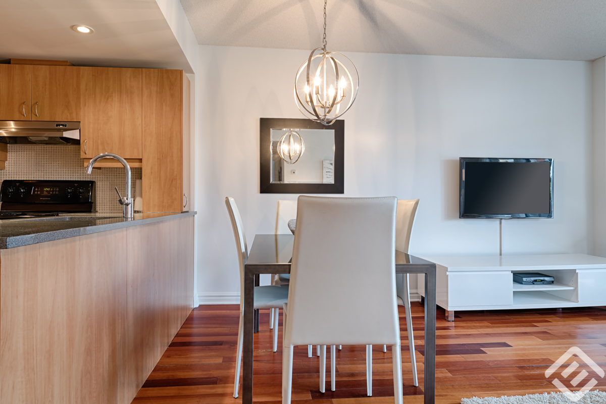 jardins-du-canal-2a_chair_and_table