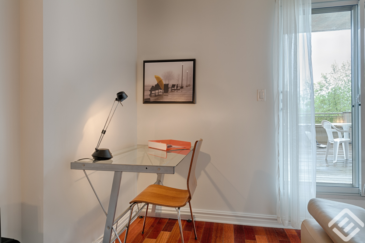 jardins-du-canal-2a_study_table