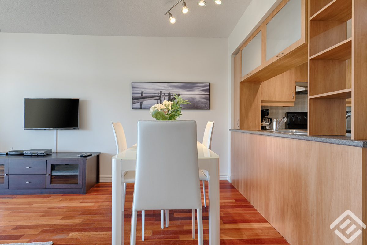 jardins-du-canal-3A_sitting_table2