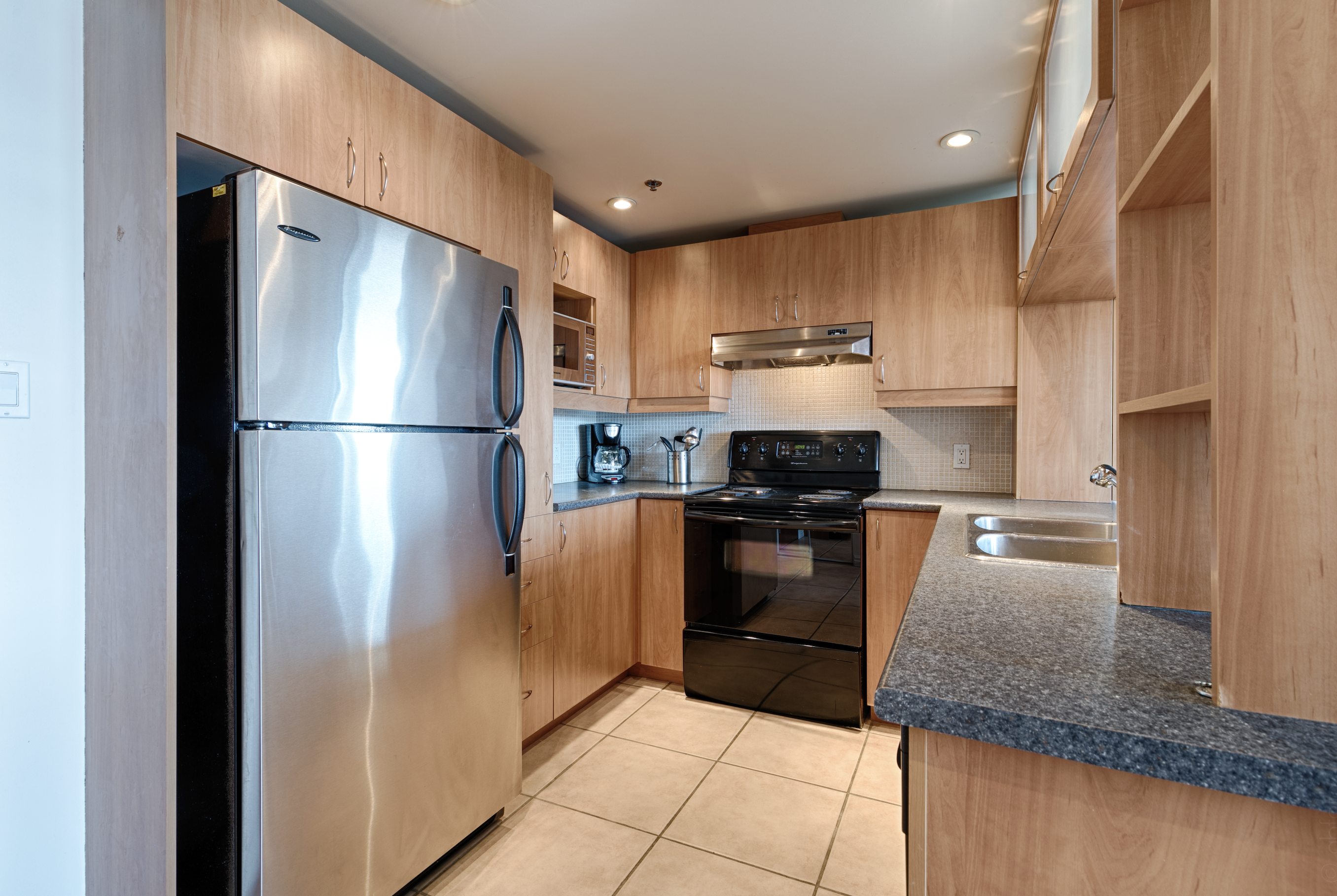 jardins-du-canal-6B_kitchen_refrigerator