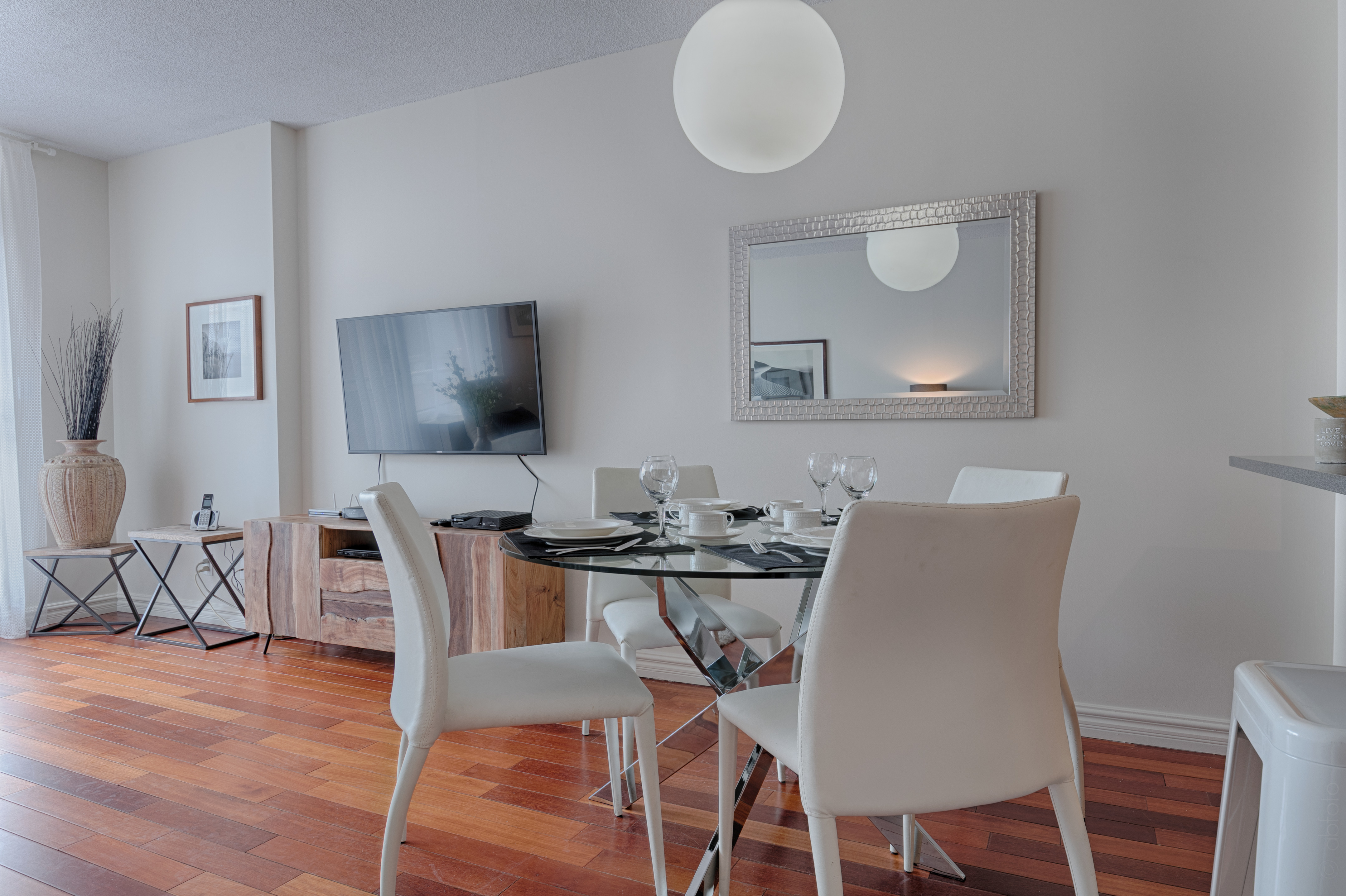 jardins-du-canal-6a_sitting_adinning_area