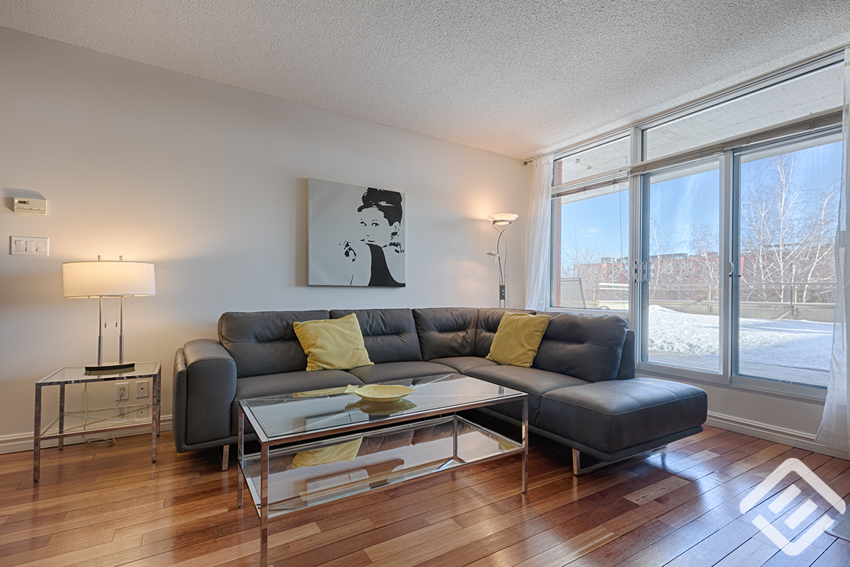 jardins-du-canal-hall_sitting