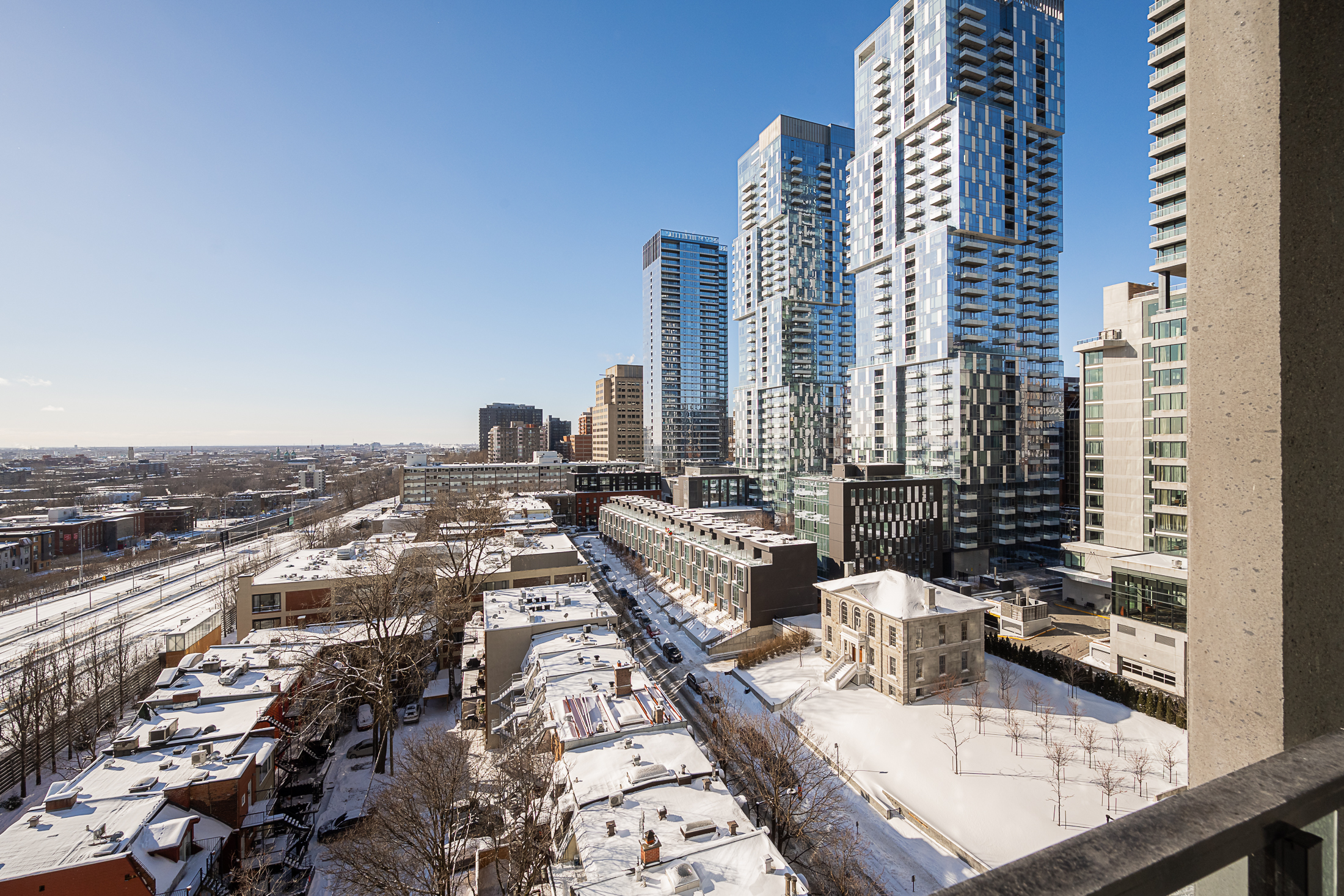 le-george-09_outside_street_view2