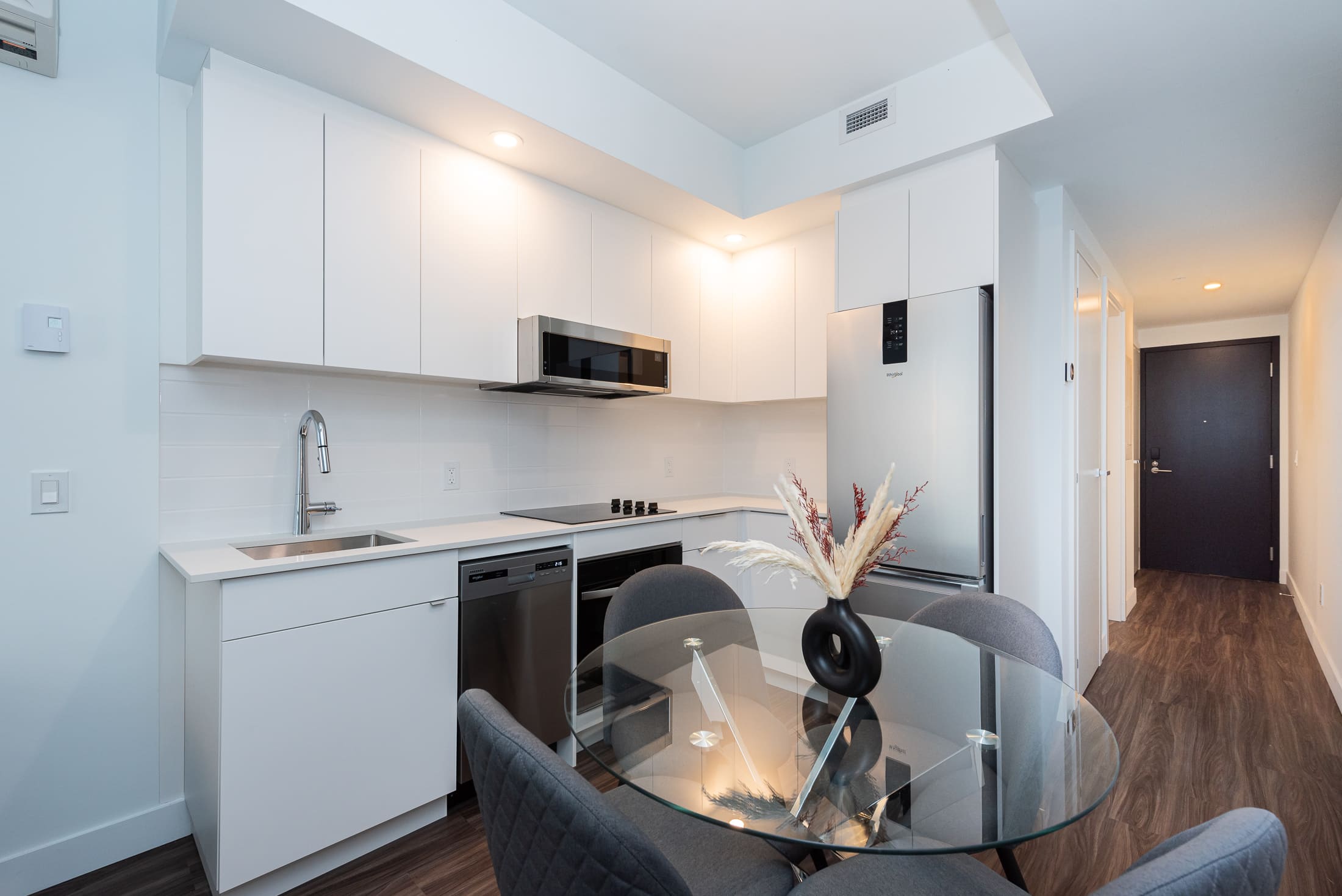 le-george-13-kitchen-sitting