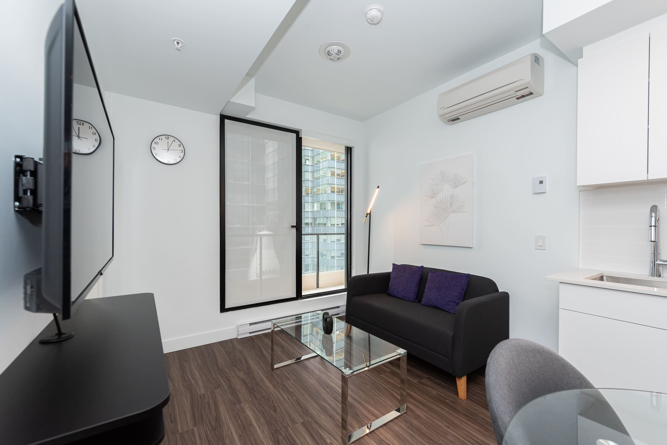 le-george-13-living-area-view