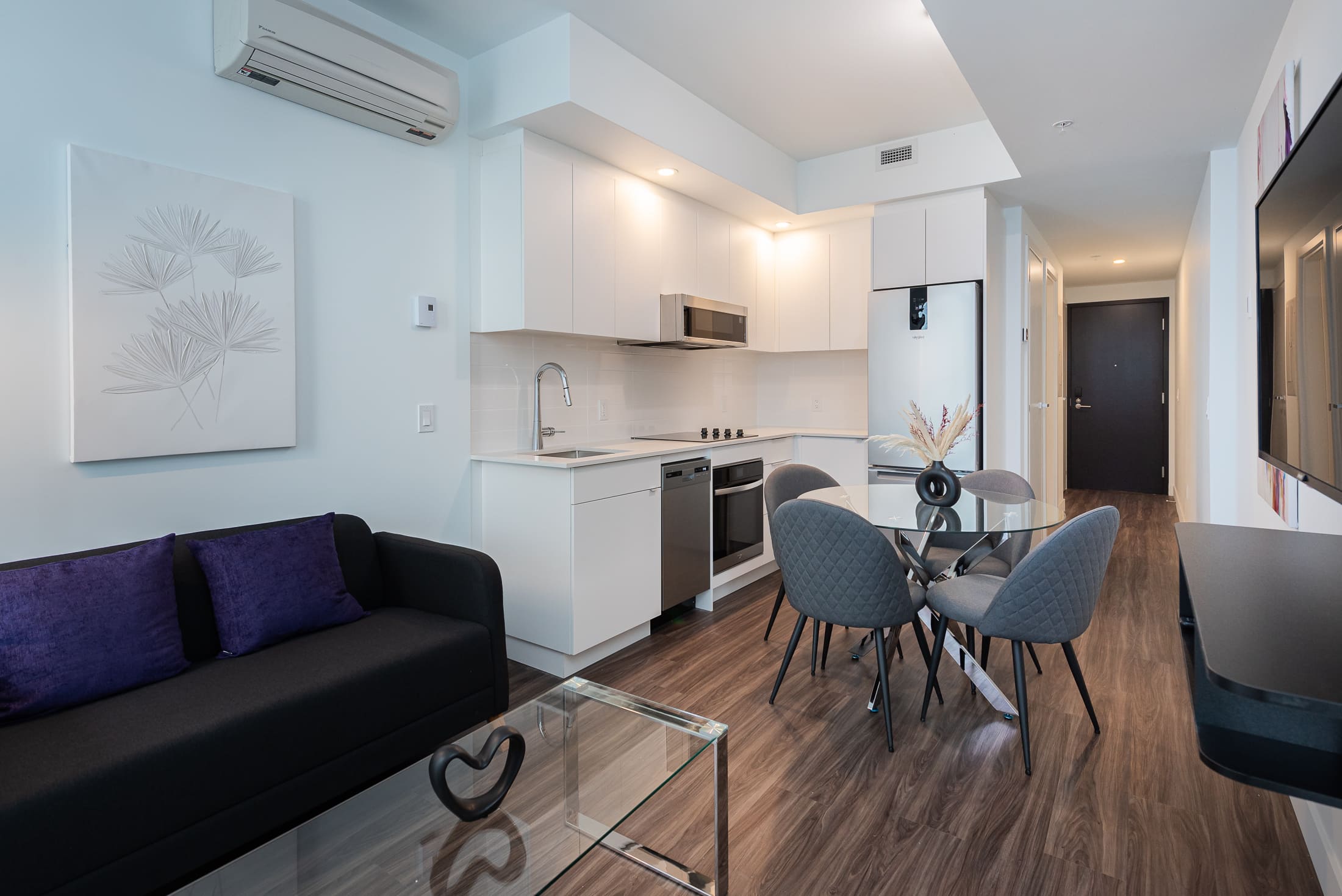 le-george-13-sitting