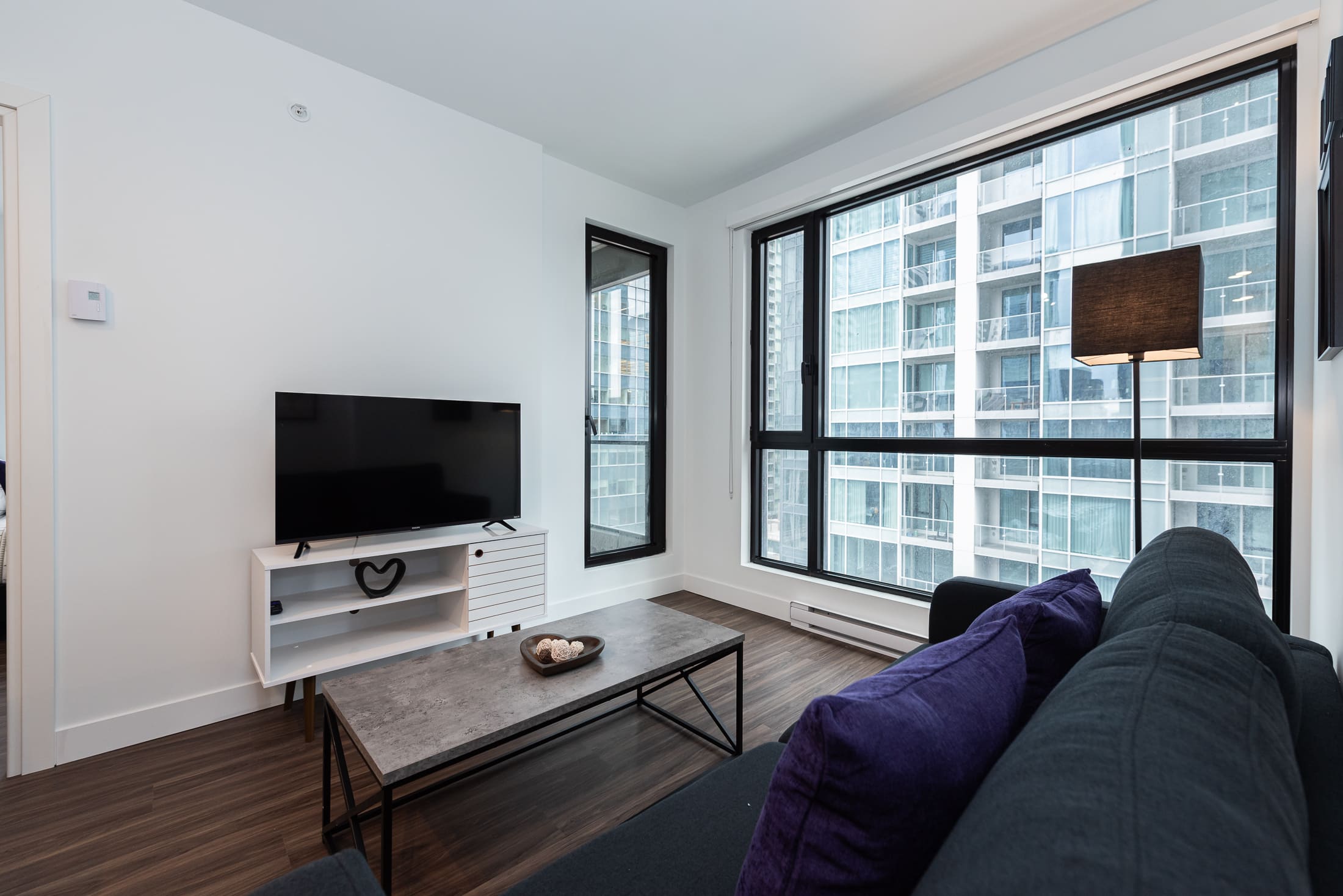 le-george-16-screen-view