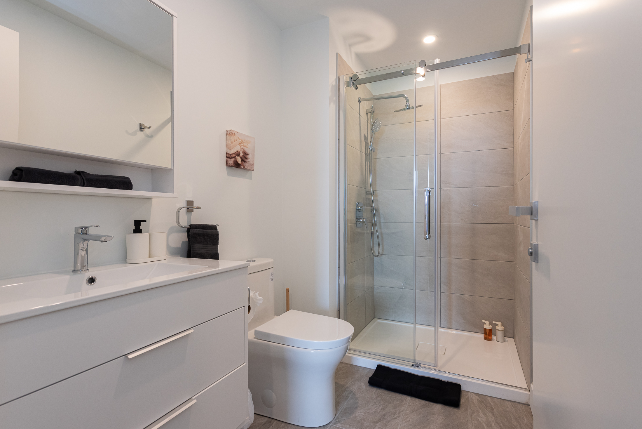 le-george-7-washroom3