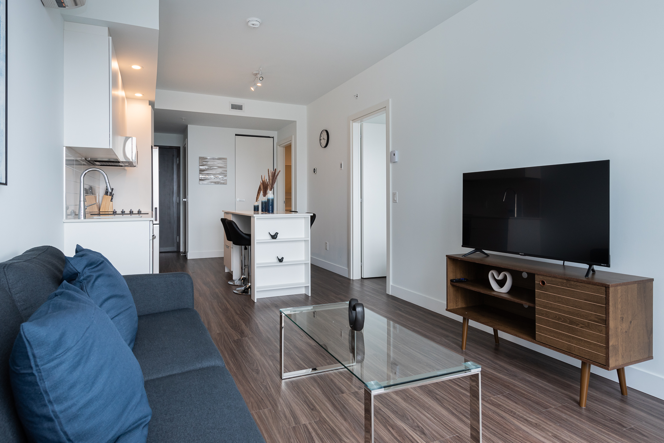 le-george-8-lcd-view2