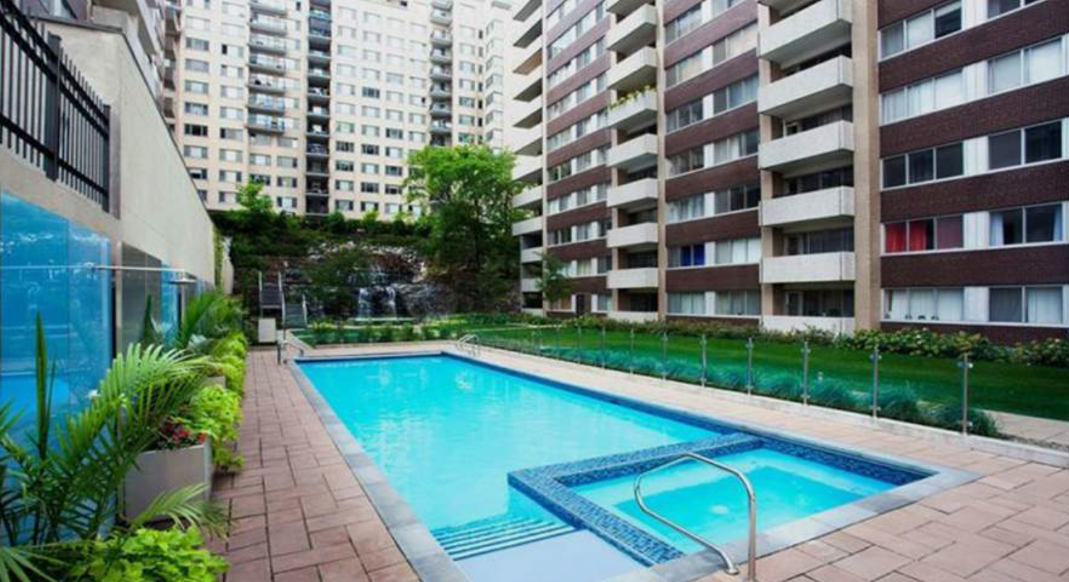 le-sommet_swimming_pool