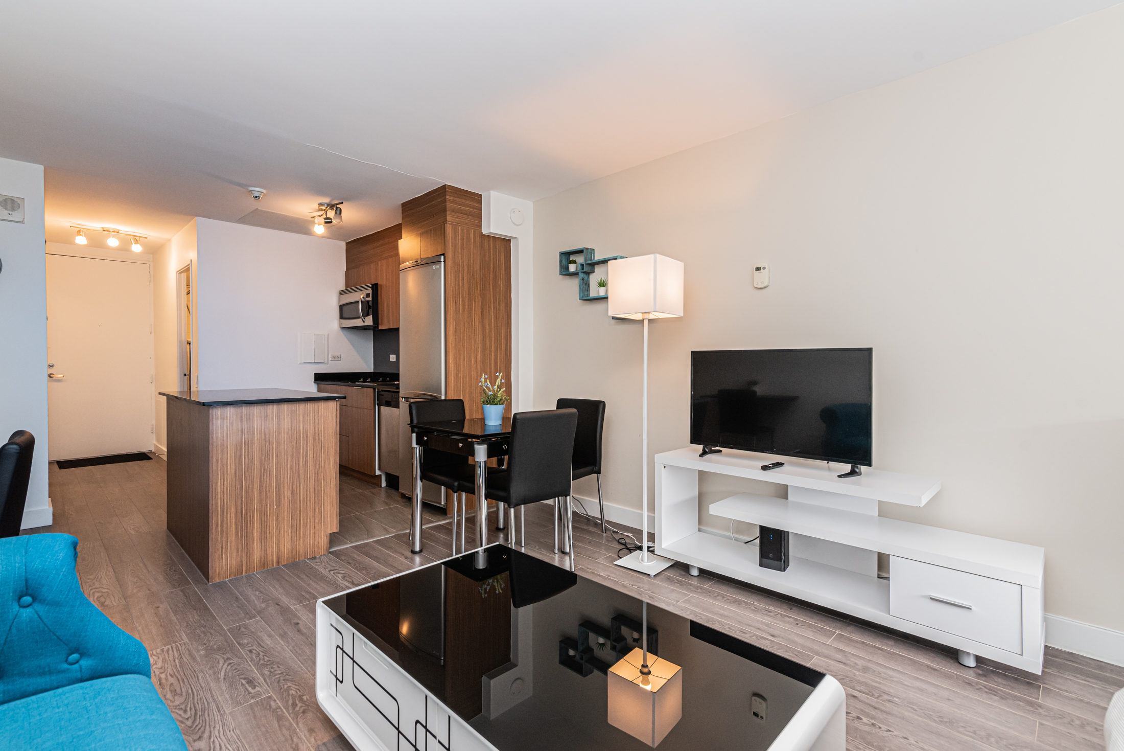 le-sommet_tv_screen_view