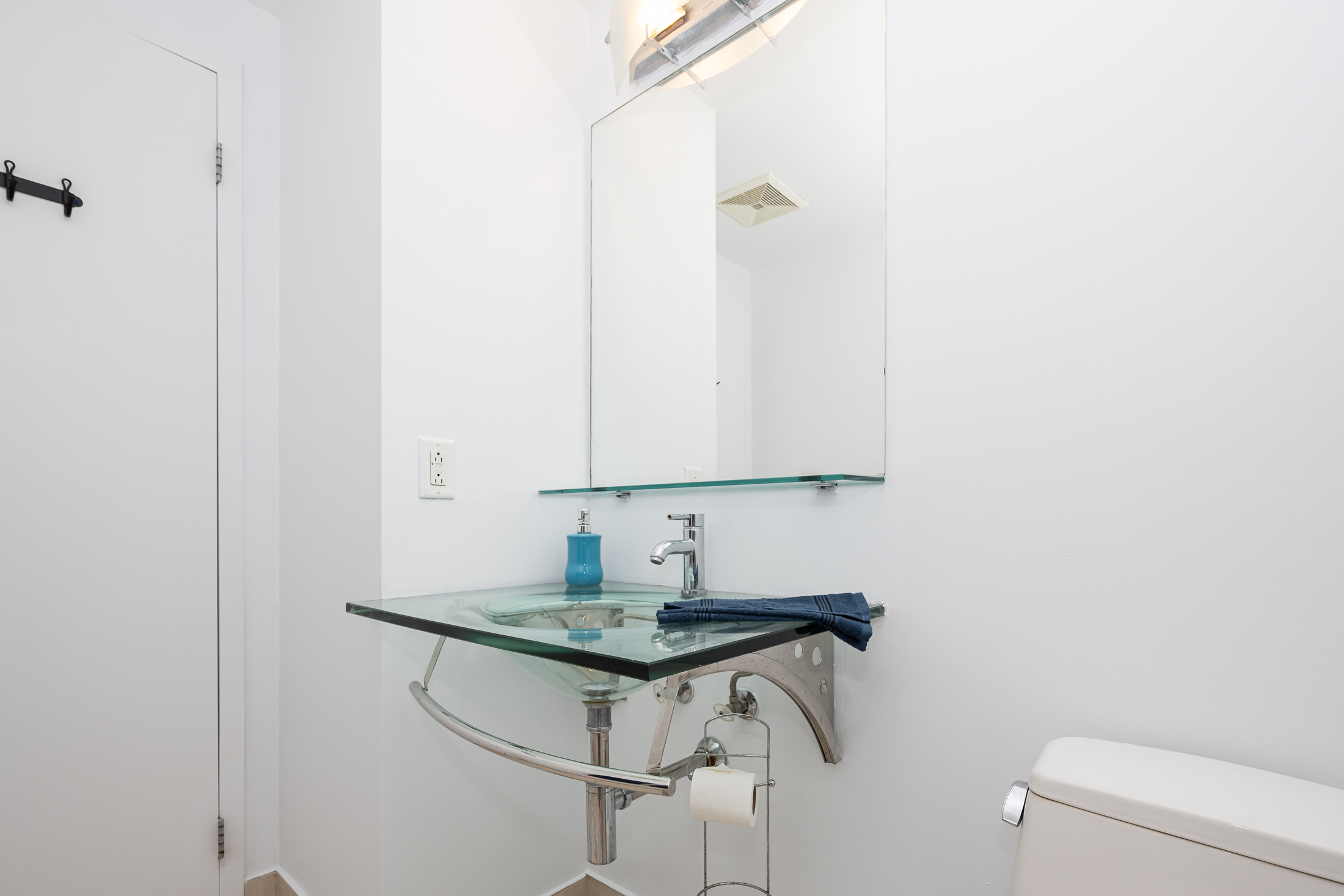 mosaique__8B-washroom-mirror