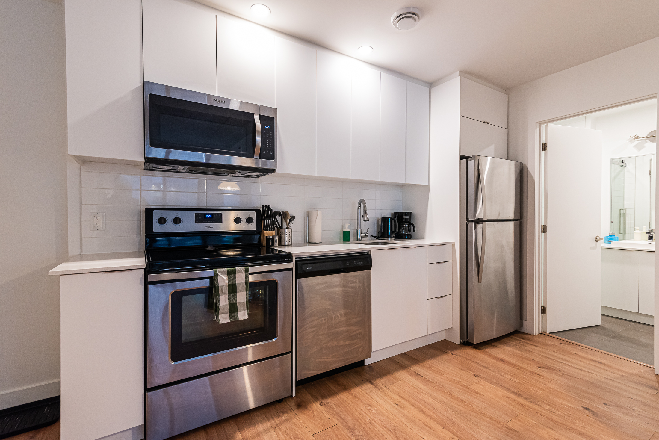 myriade__18A_kitchen_view2