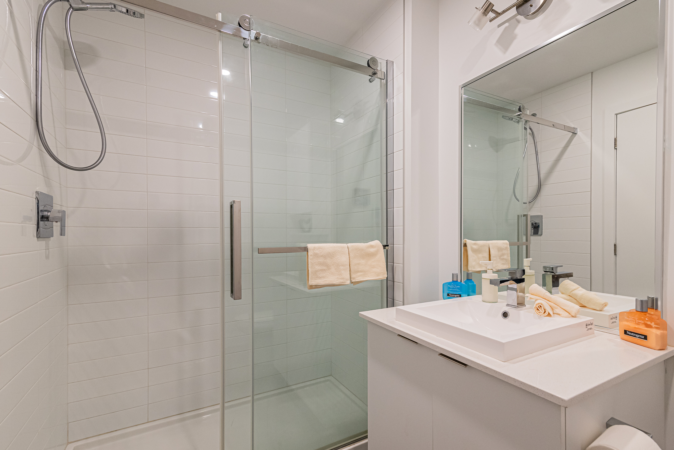 myriade__18A_shower_view