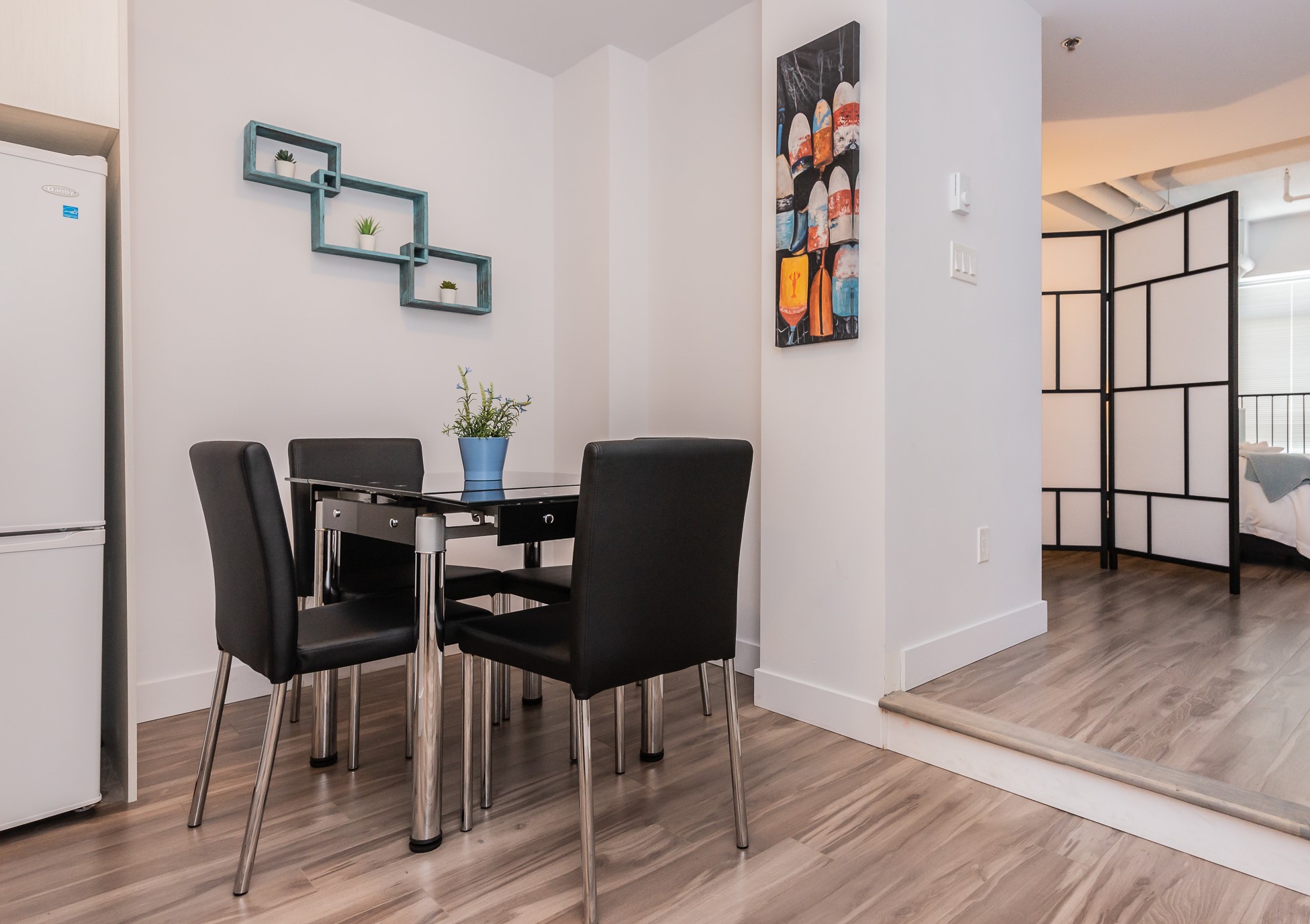 st-hubert__2A_sitting_chairs_and_table