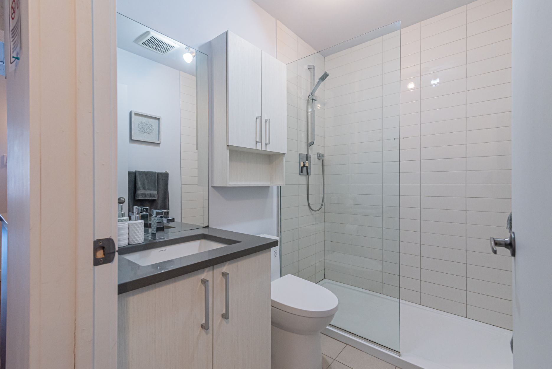 st-hubert__2B_washroom