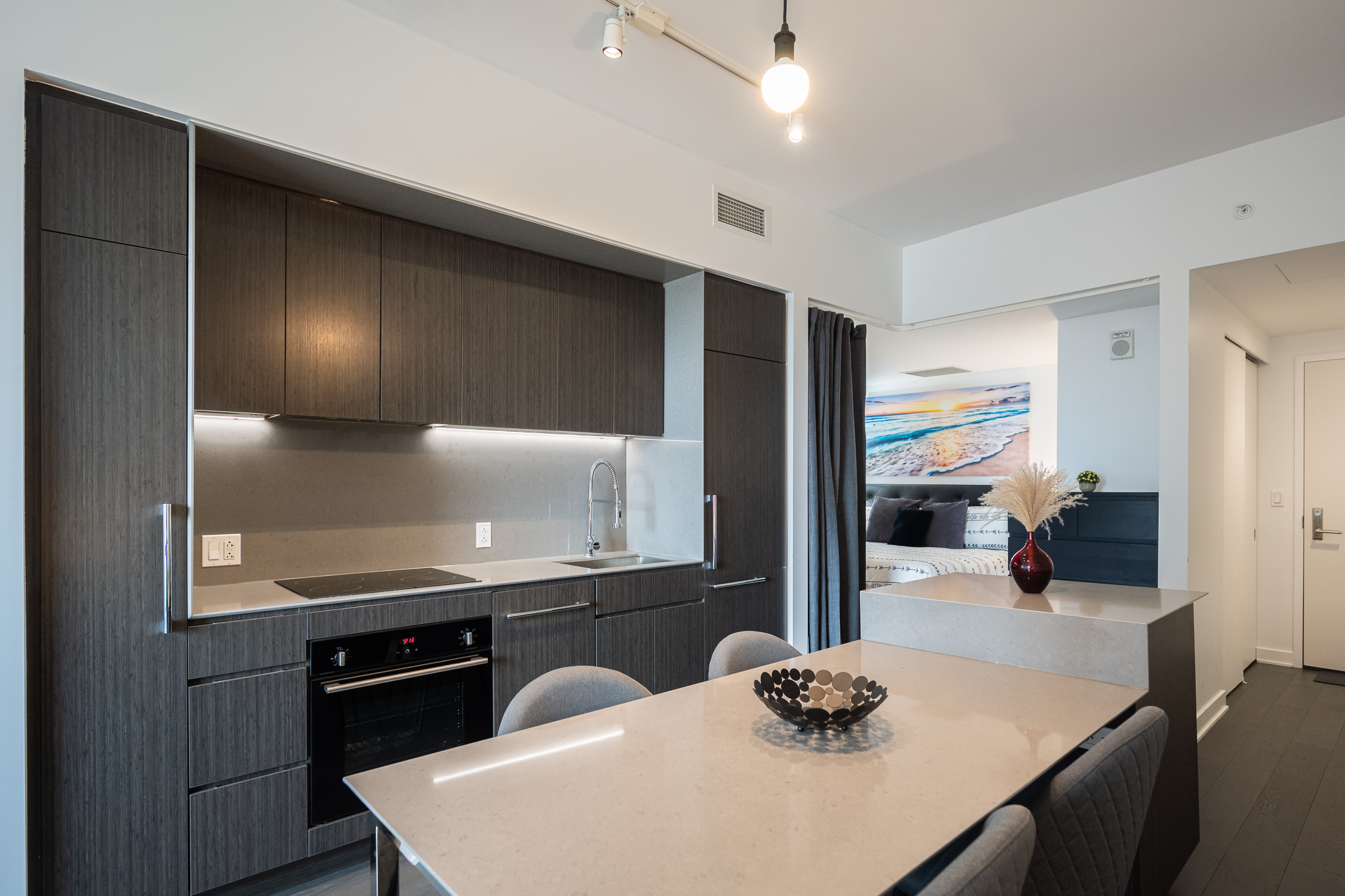 tour-des-canadiens-1814_kitchen-dinning2