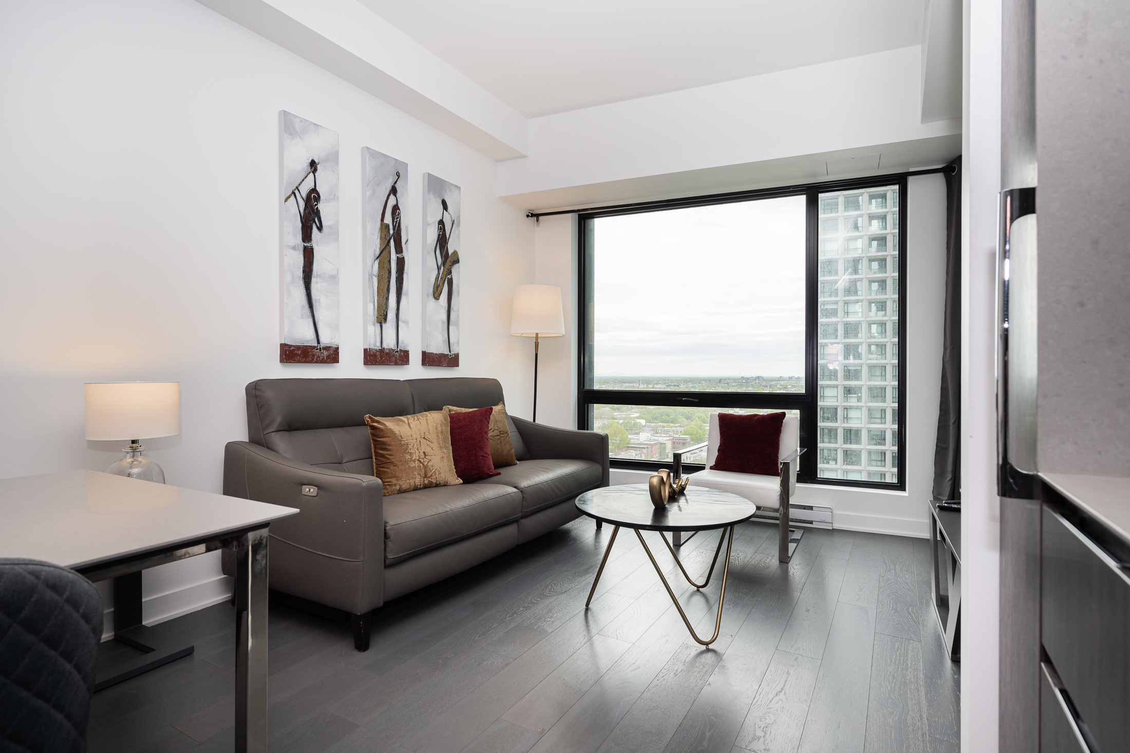 tour-des-canadiens-1814_living_room2