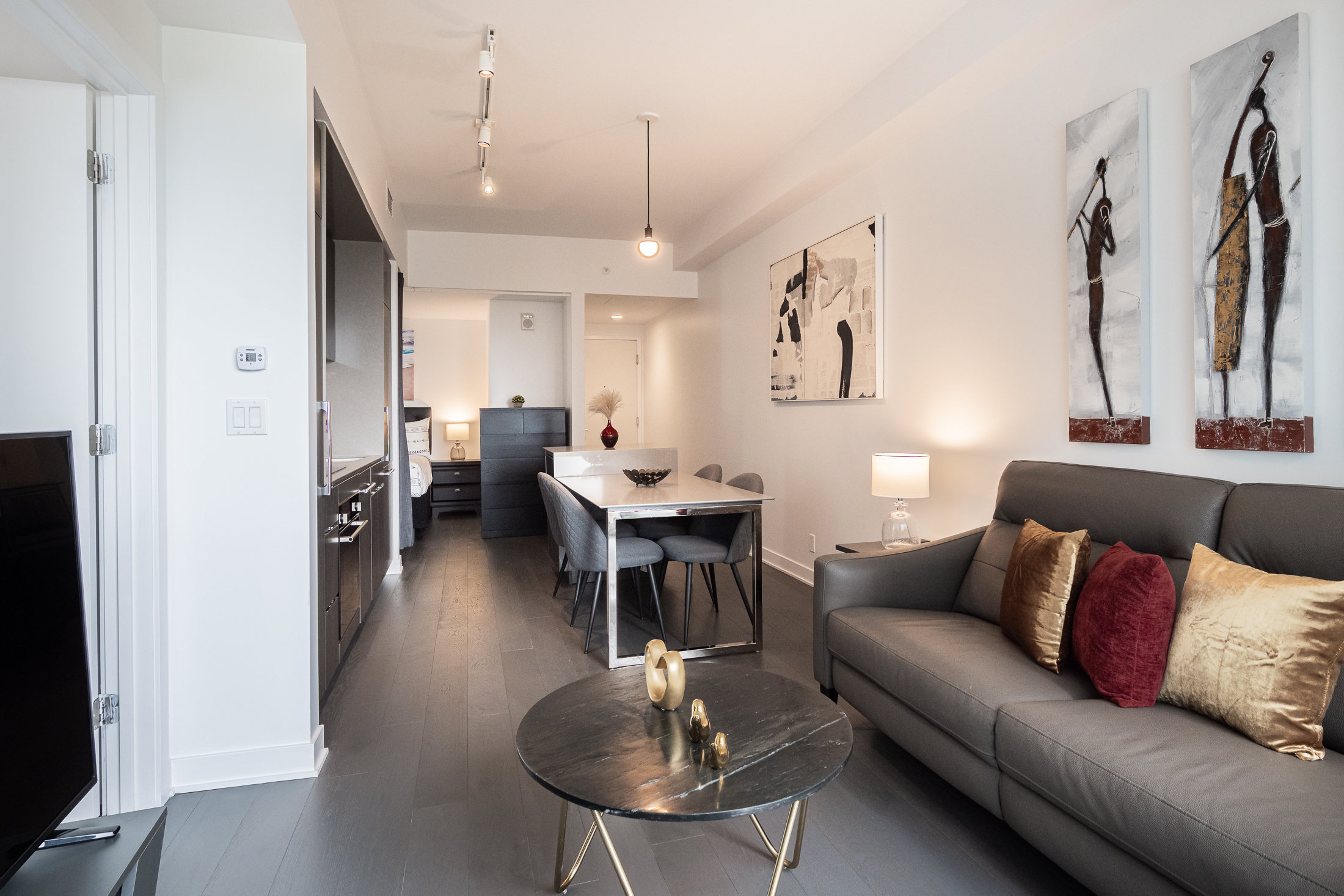 tour-des-canadiens-1814_living_room3