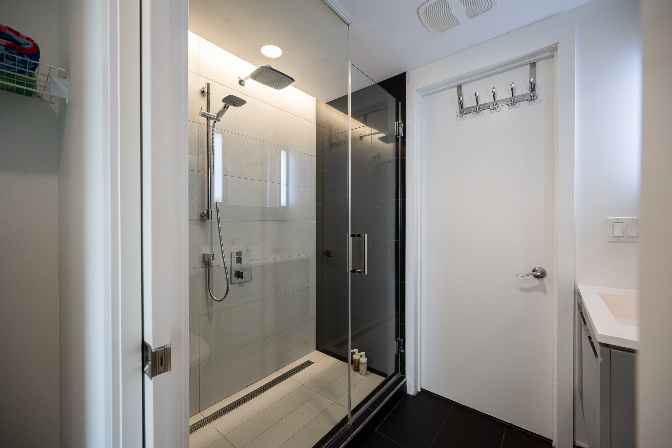 tour-des-canadiens-1814_shower_area