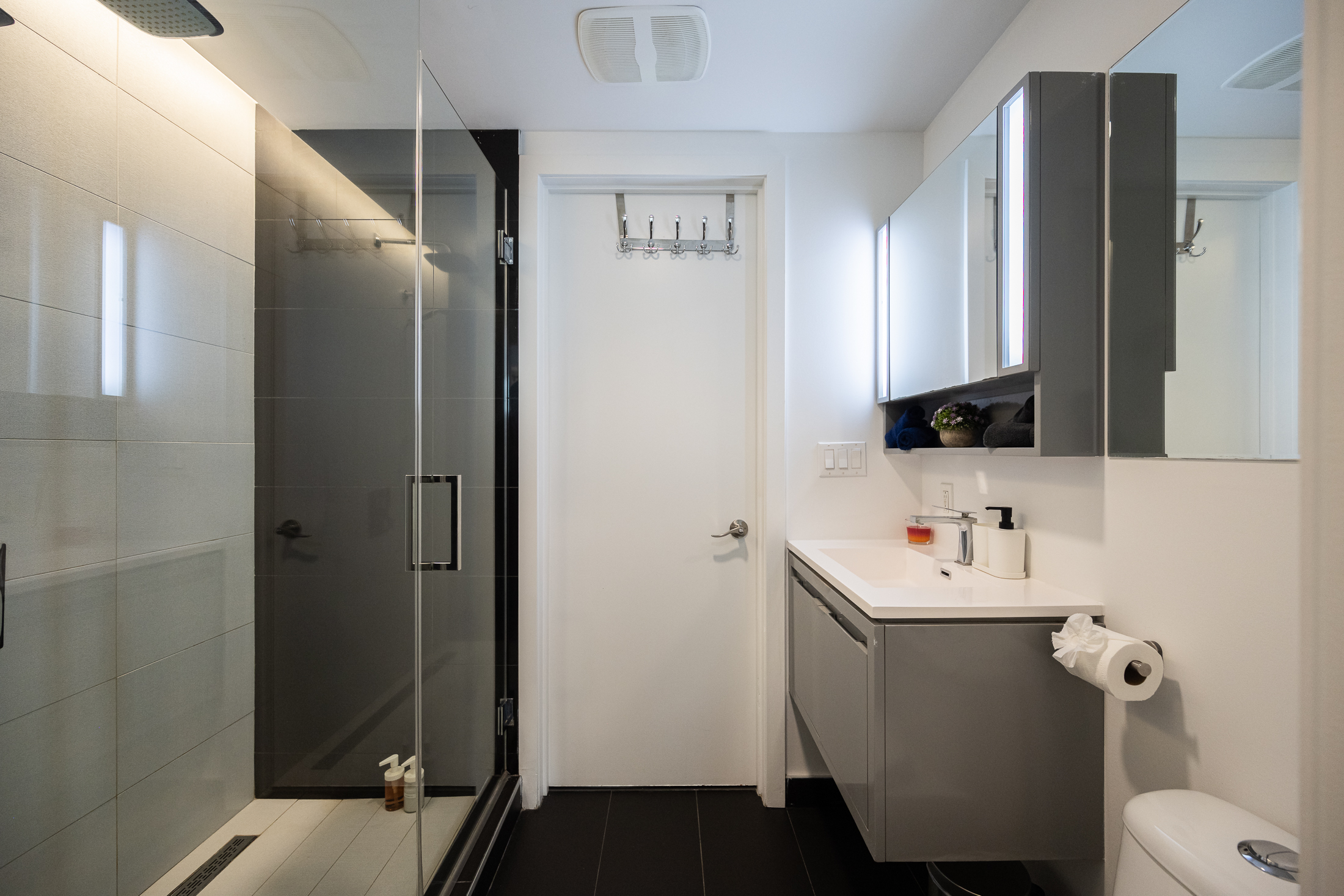 tour-des-canadiens-1814_washroom