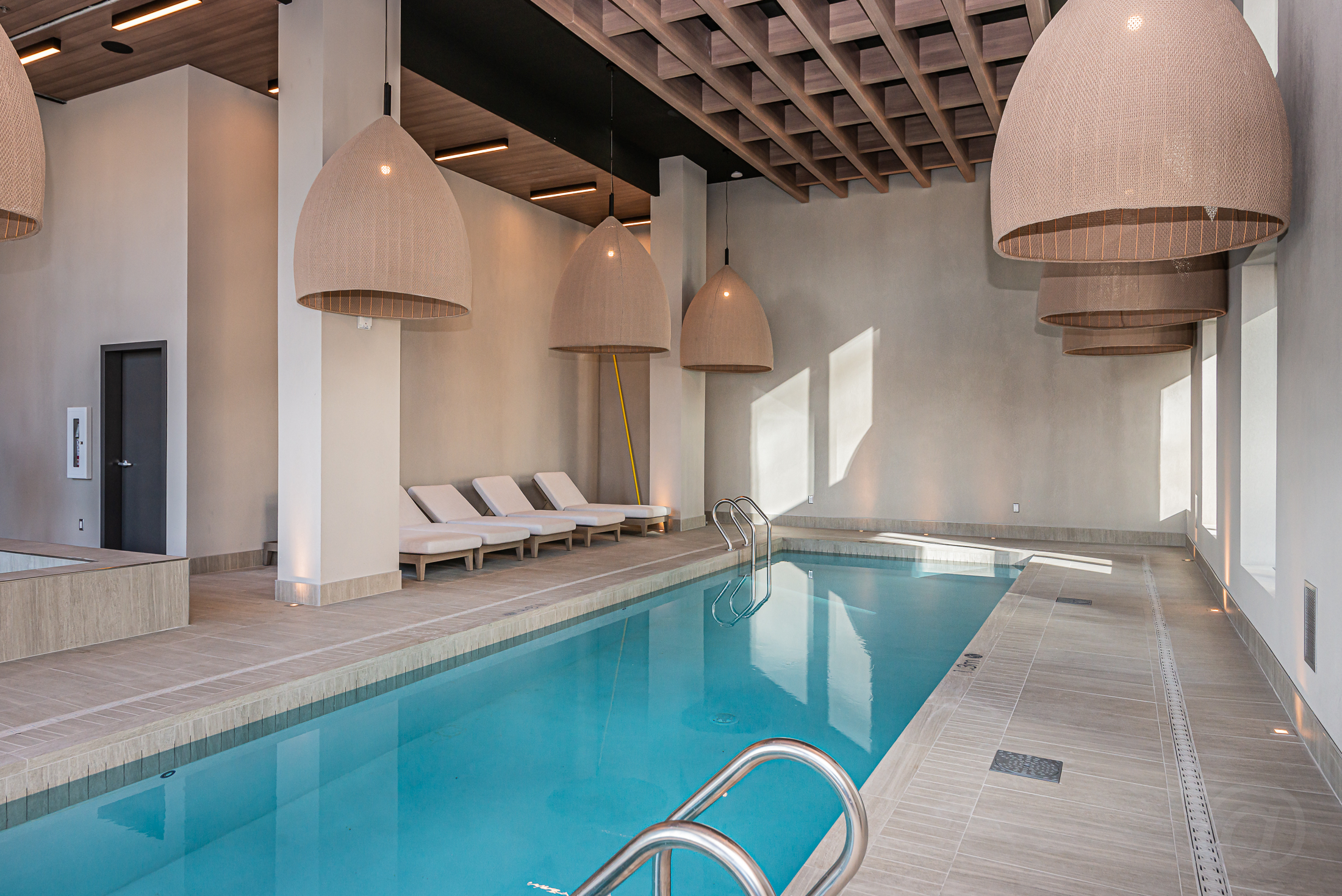 tour-des-canadiens-3_swimming_pool