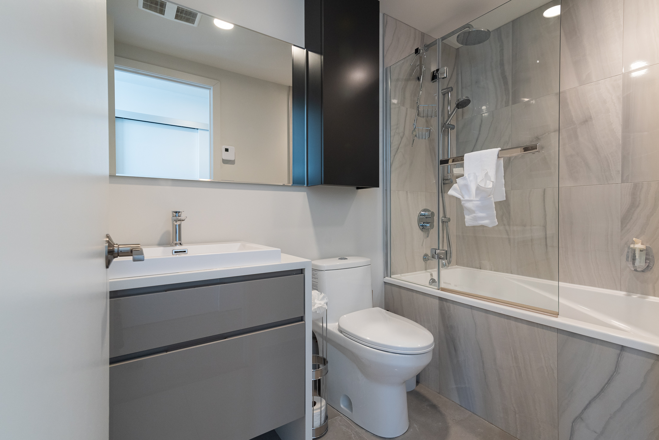 tour-des-canadiens-3_washroom2