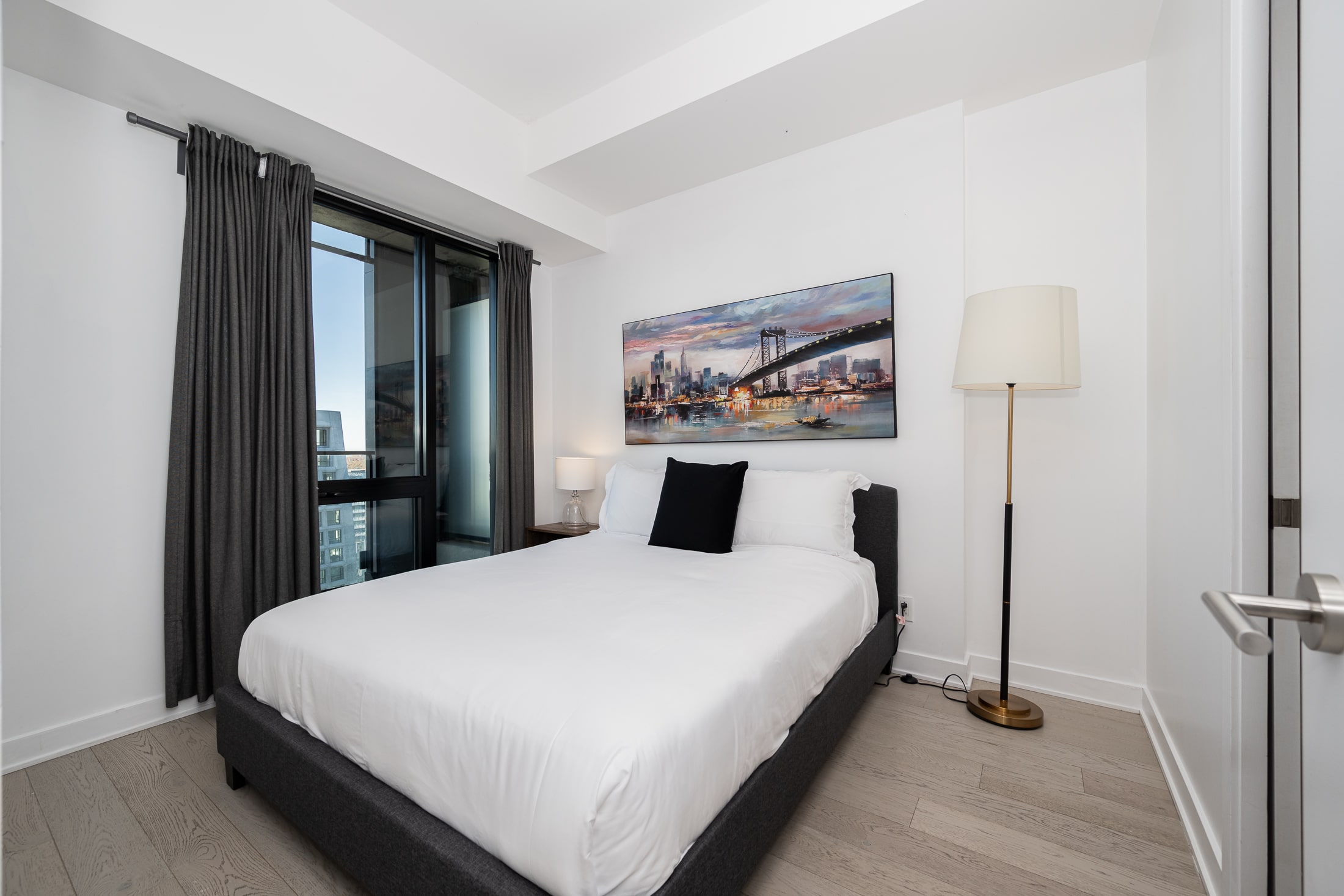 tour-des-canadiens4411_bedroom1