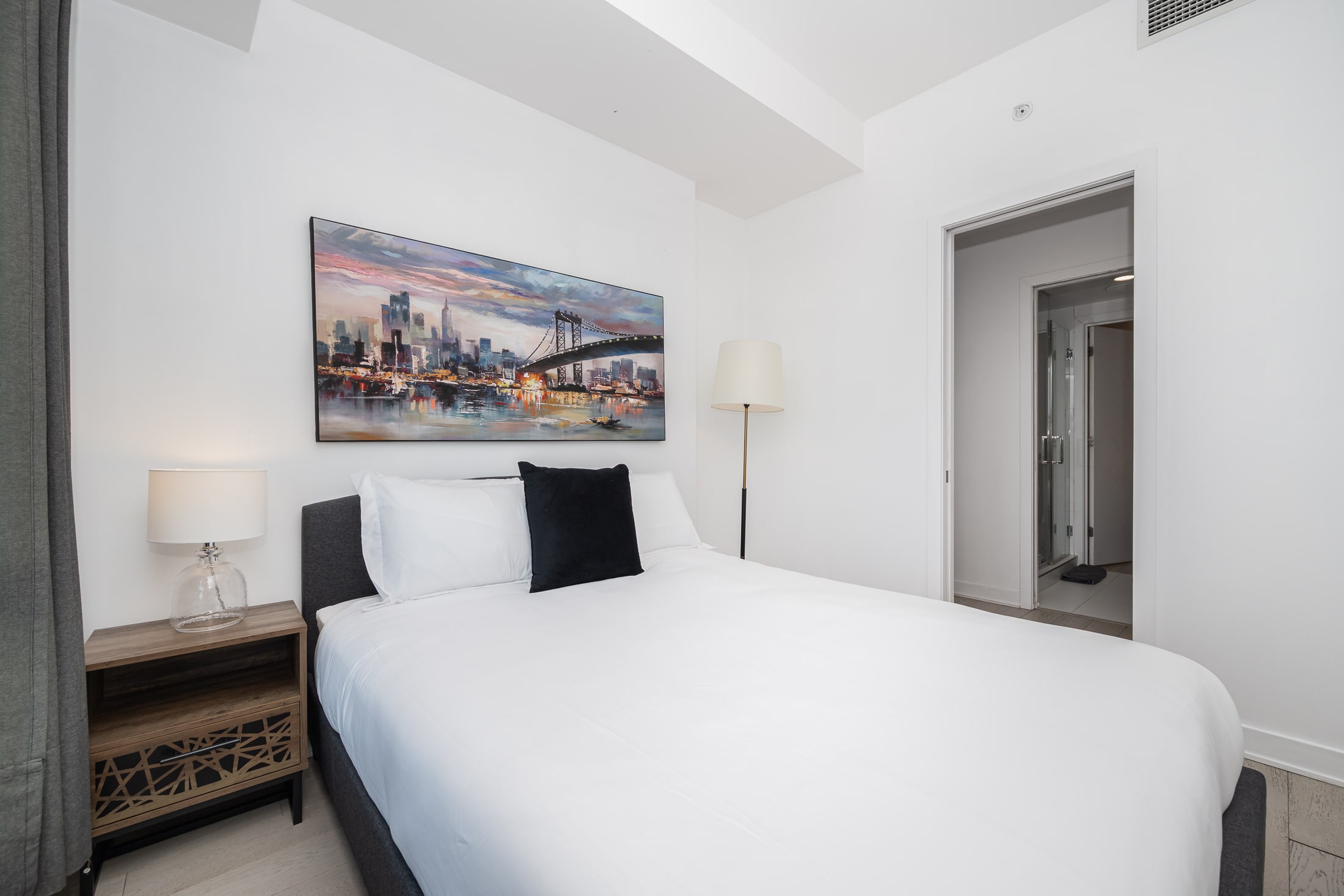 tour-des-canadiens4411_bedroom2