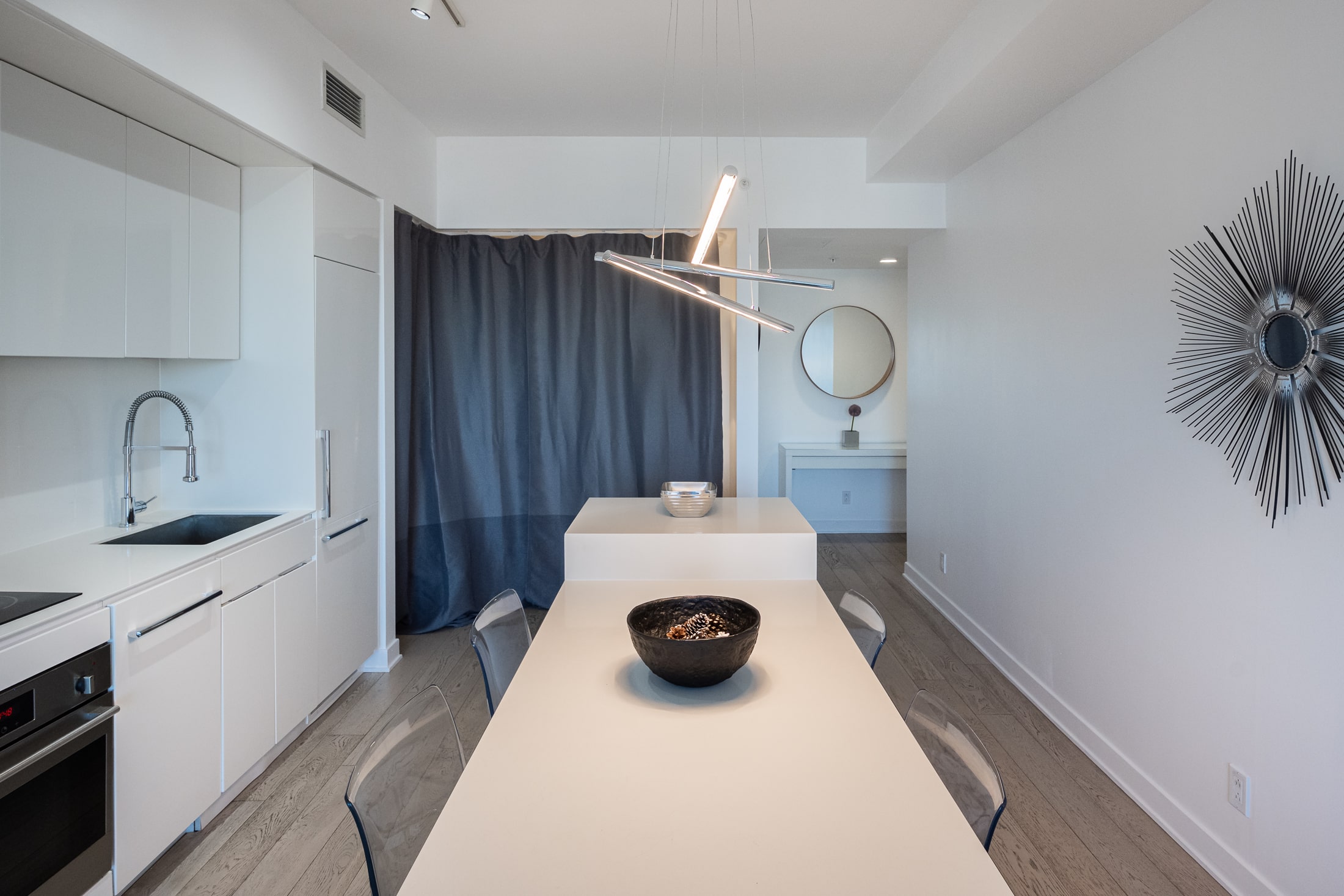 tour-des-canadiens4411_kitchen_dinning_view_2