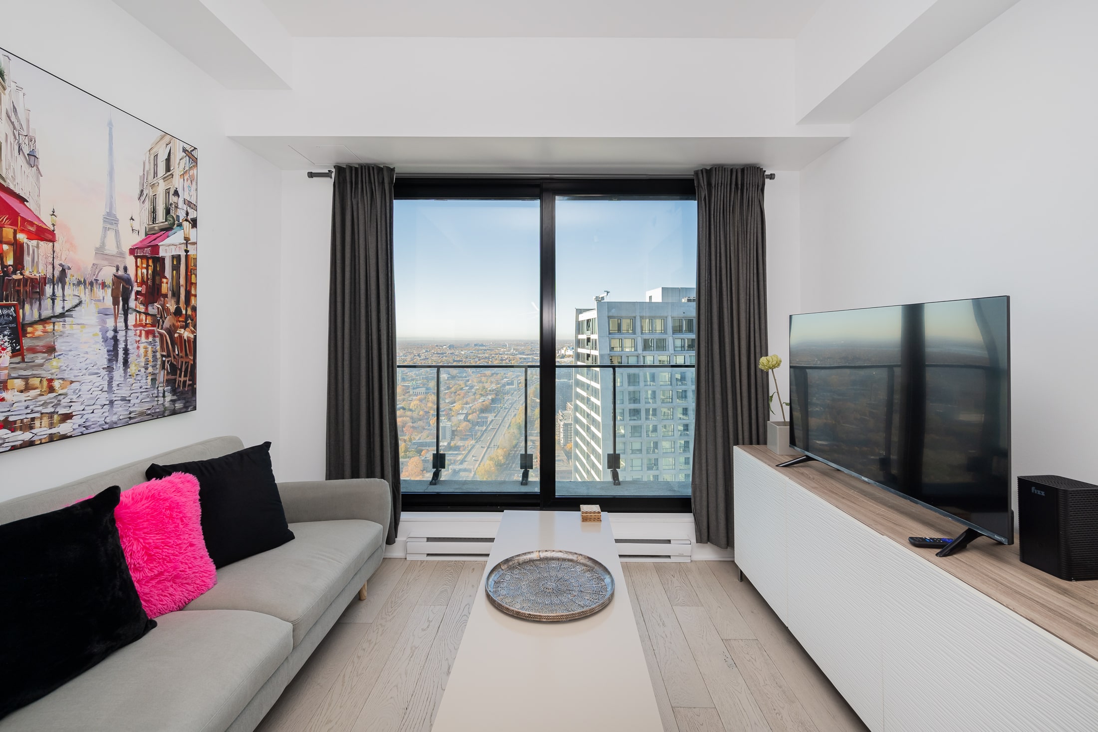 tour-des-canadiens4411_living_room2