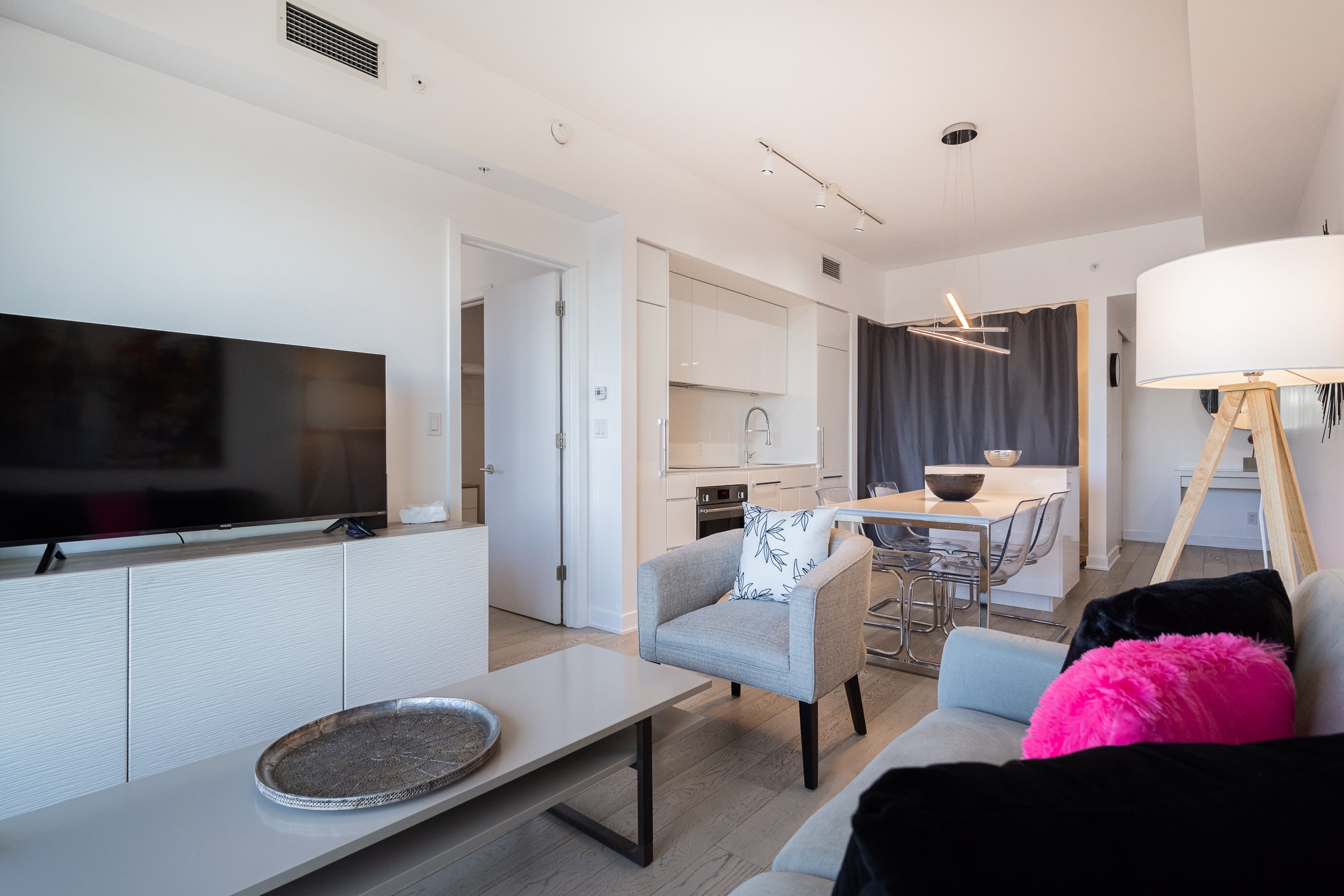 tour-des-canadiens4411_living_room_4