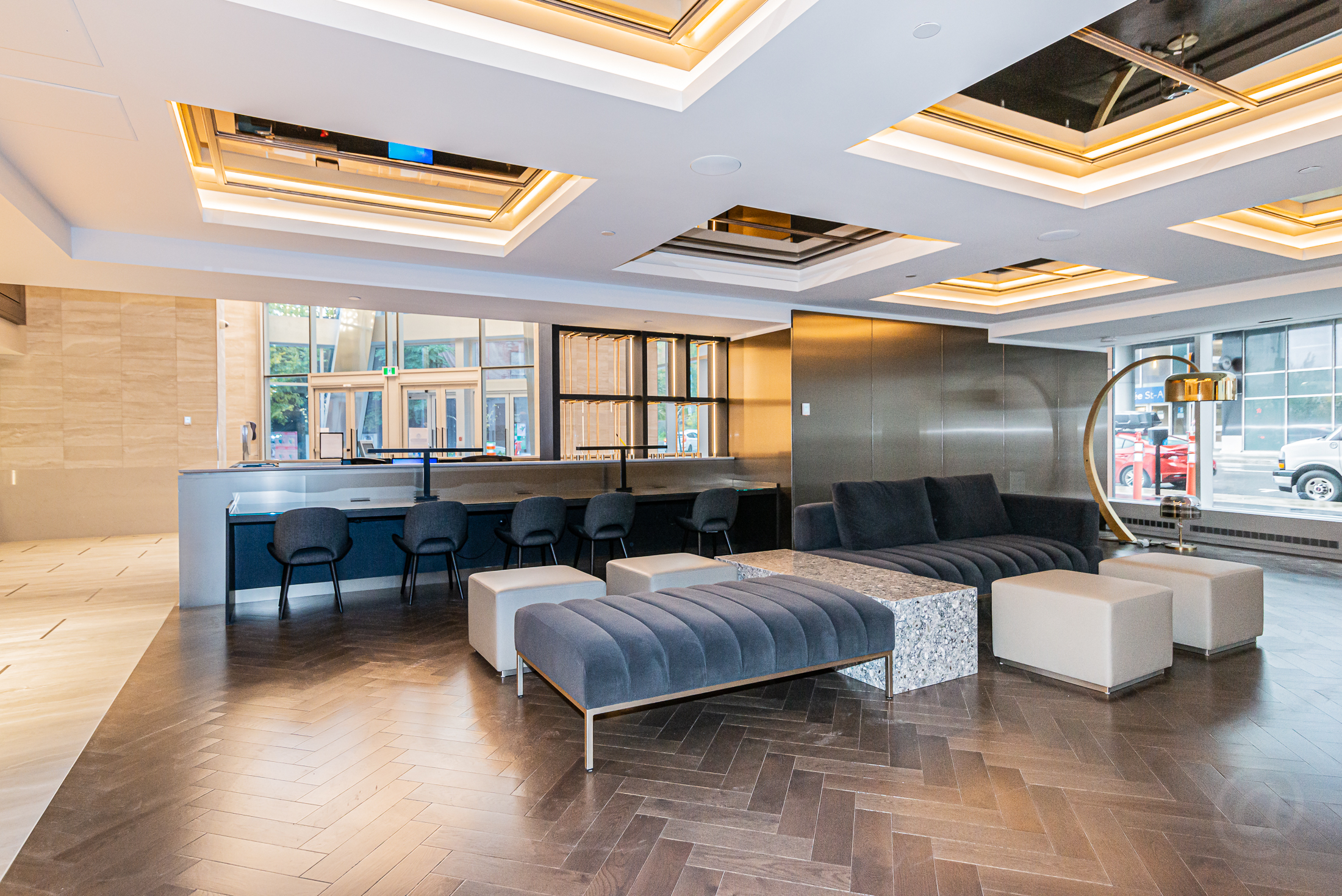 tour-des-canadiens_10A_hall_sitting_area