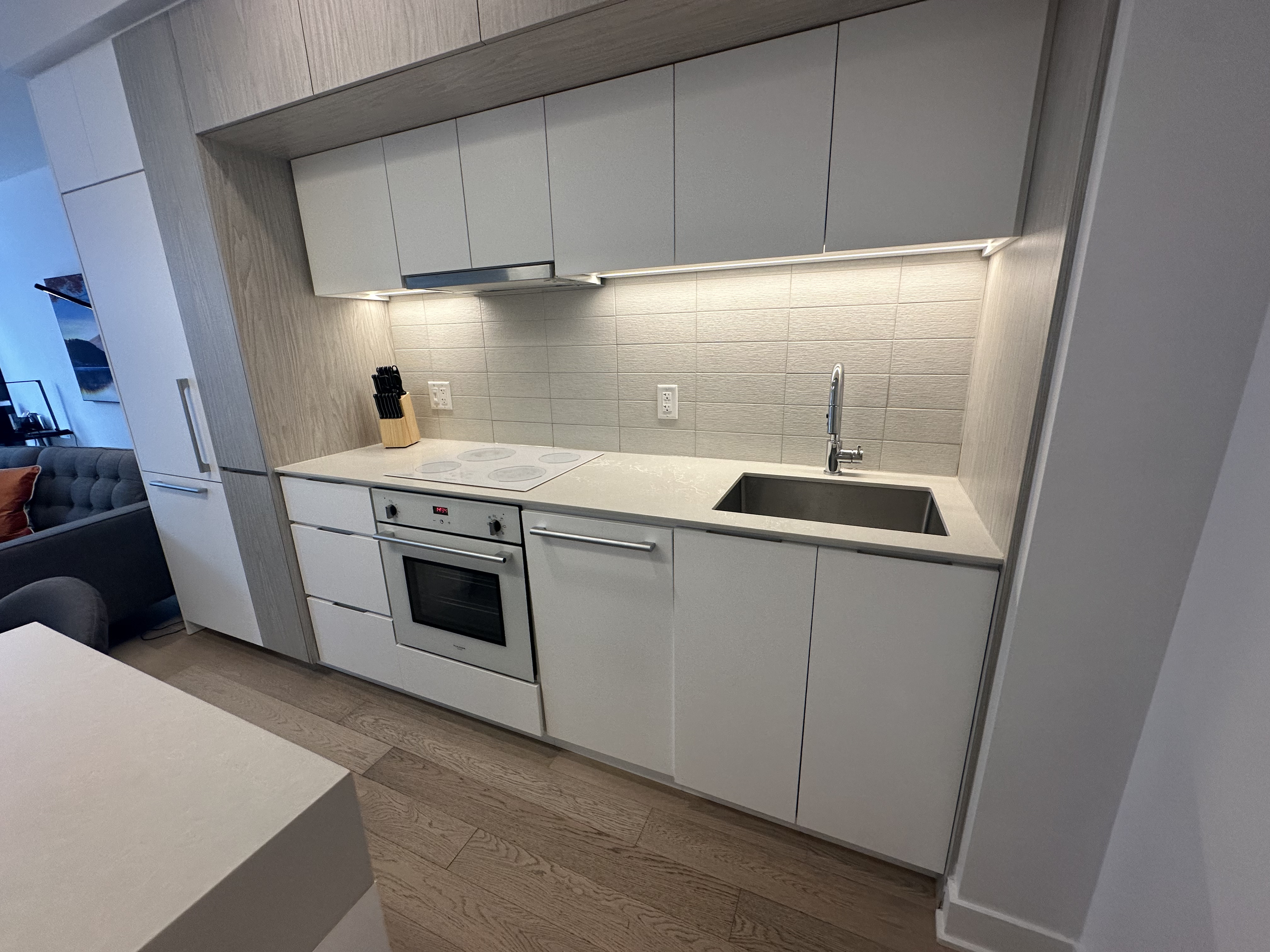 tour-des-canadiens_10A_kitchen_sink