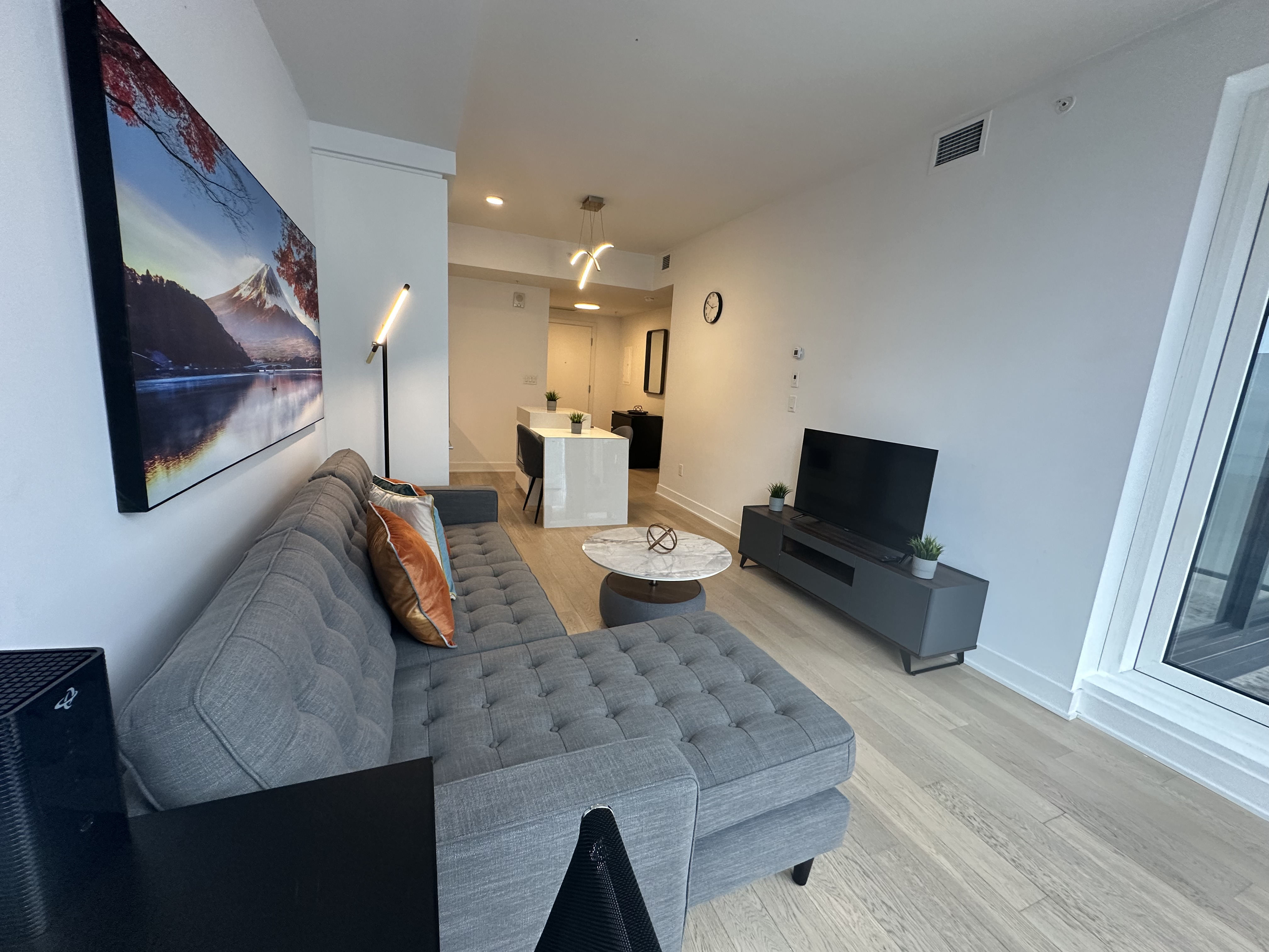 tour-des-canadiens_10A_living-room