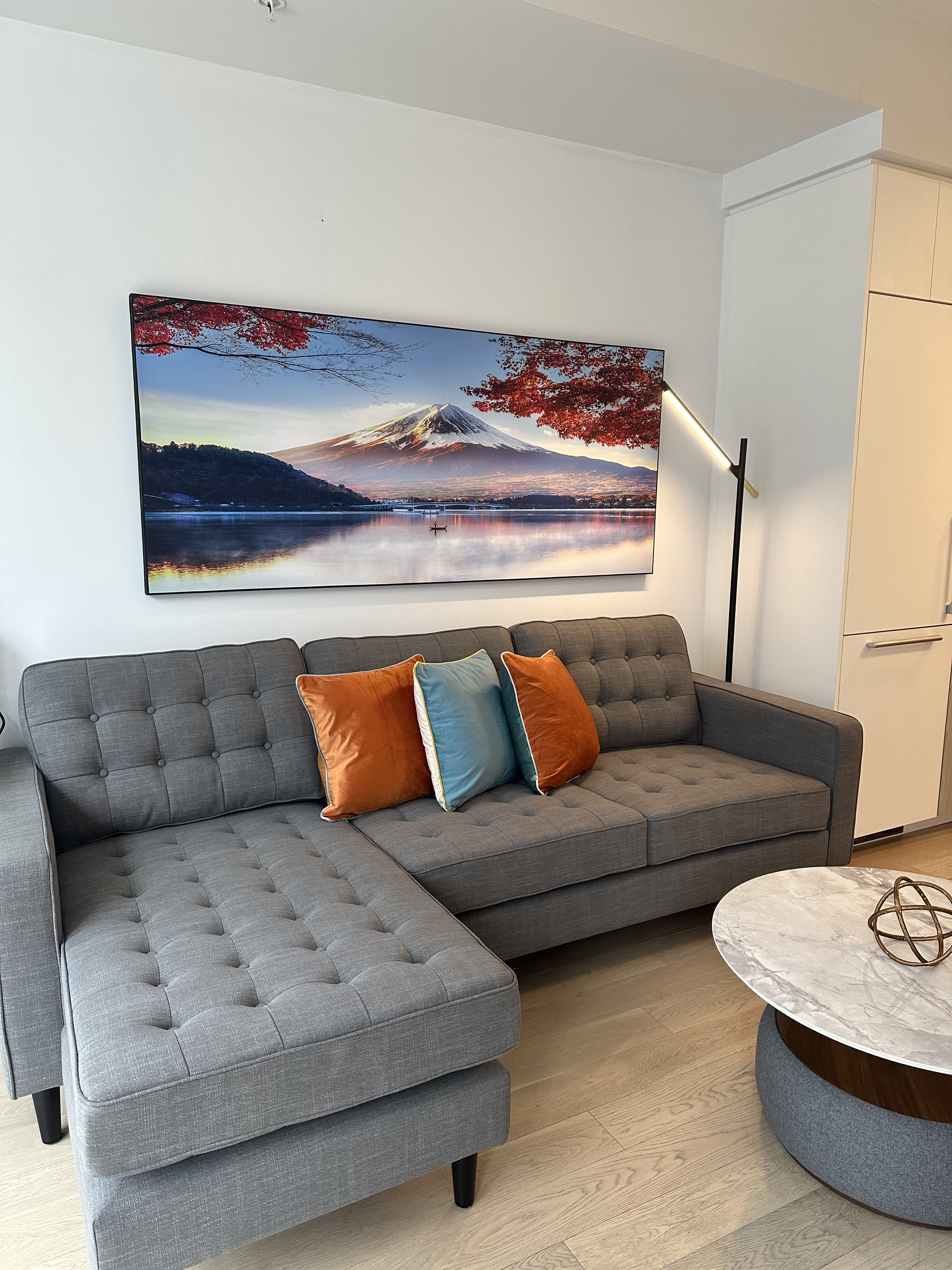 tour-des-canadiens_10A_living_room