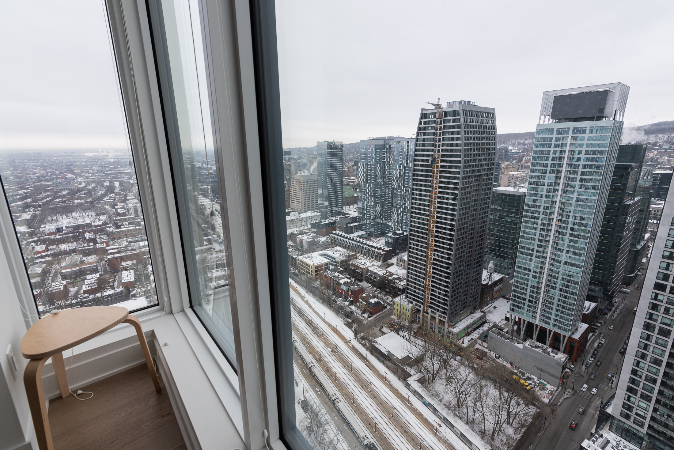 tour-des-canadiens_48A_balcony_sitting