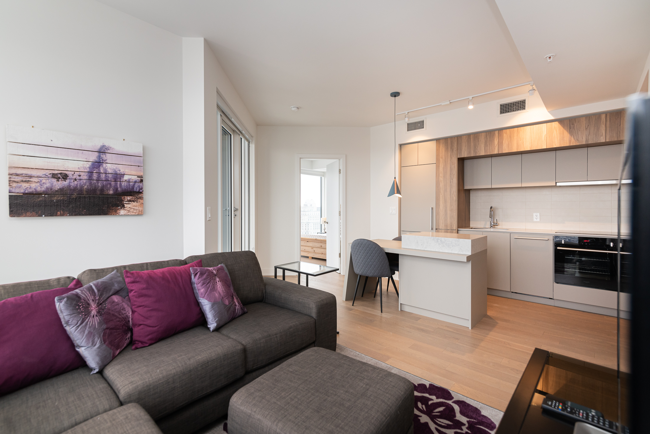 tour-des-canadiens_48A_living-room