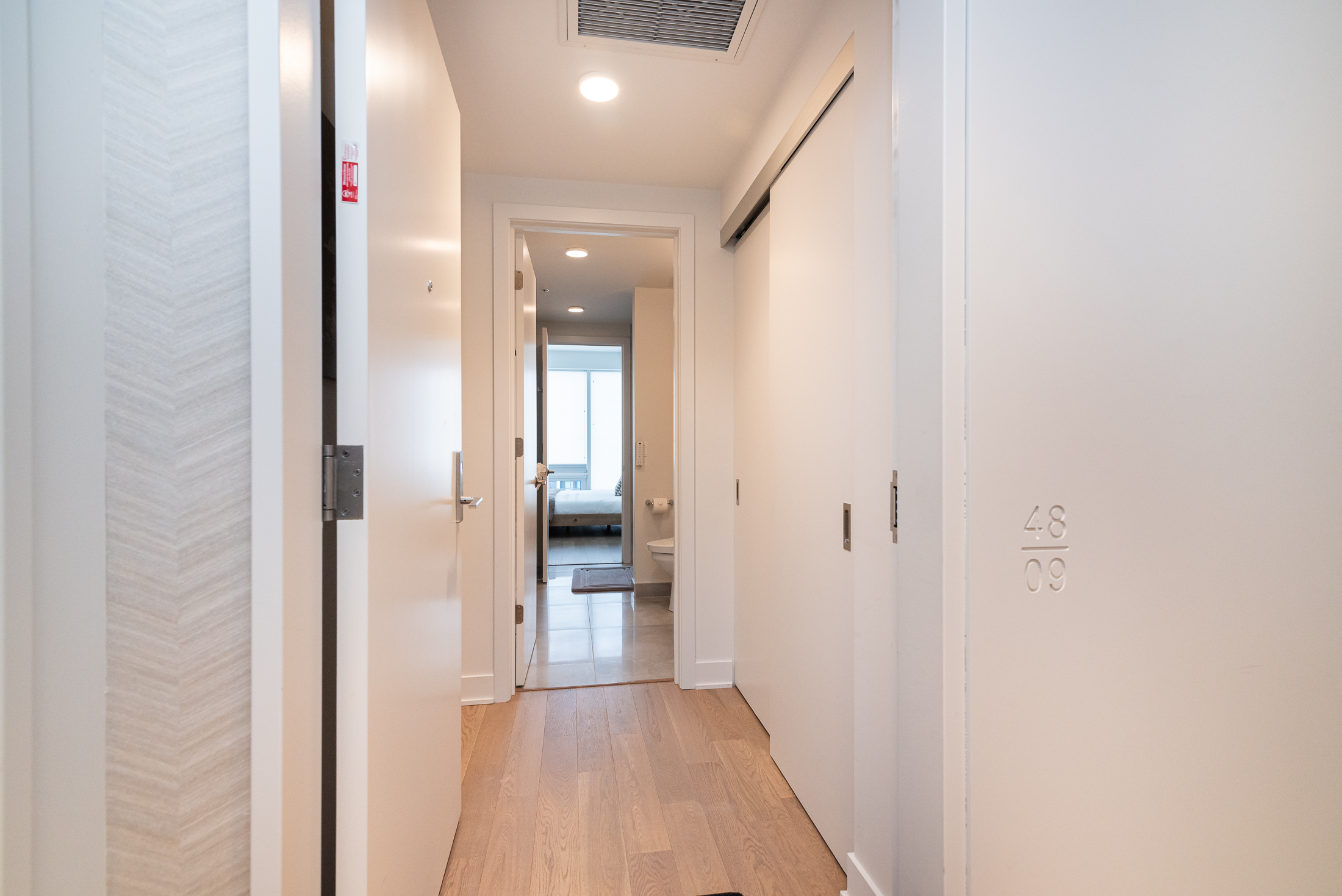 tour-des-canadiens_48A_room_entry_door