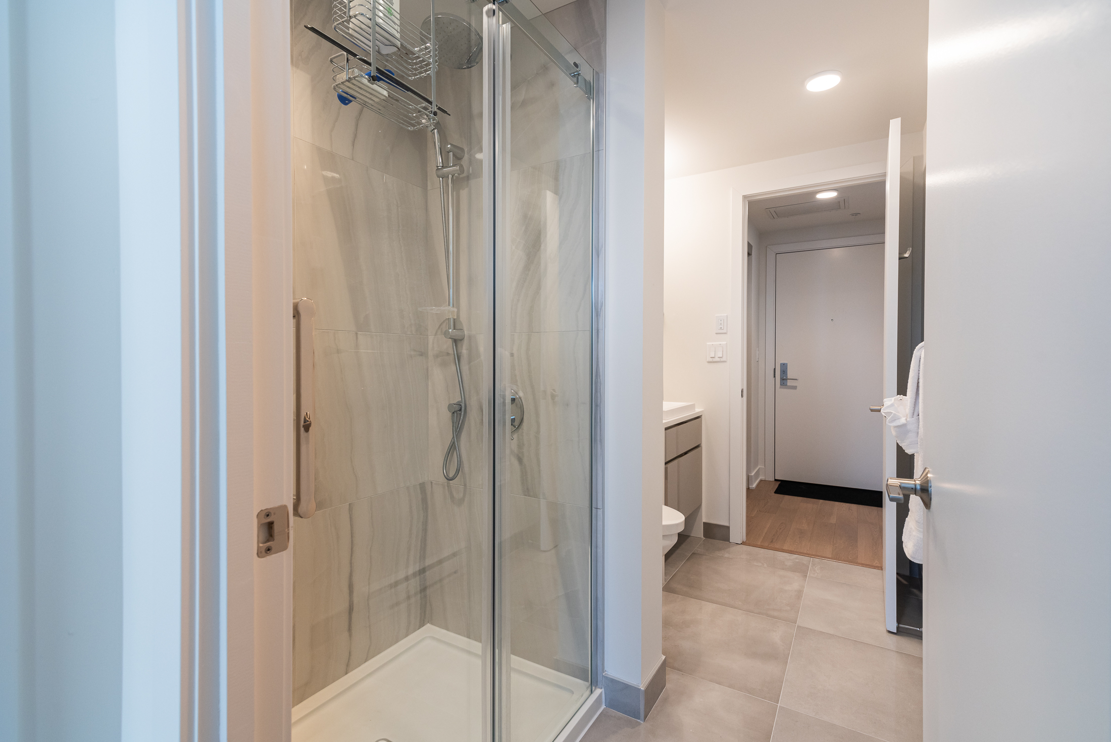 tour-des-canadiens_48A_shower_area